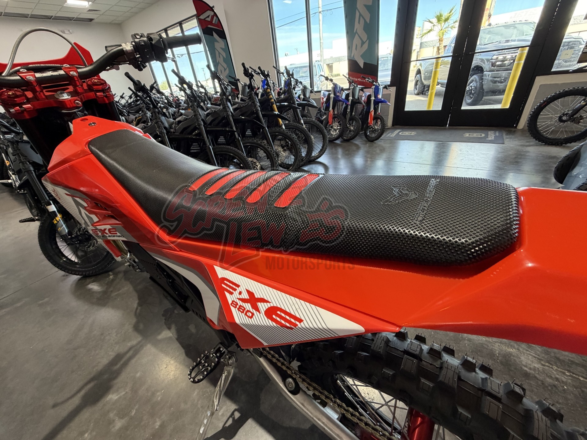 Arctic Leopard EXE 880 Enduro - Image 13