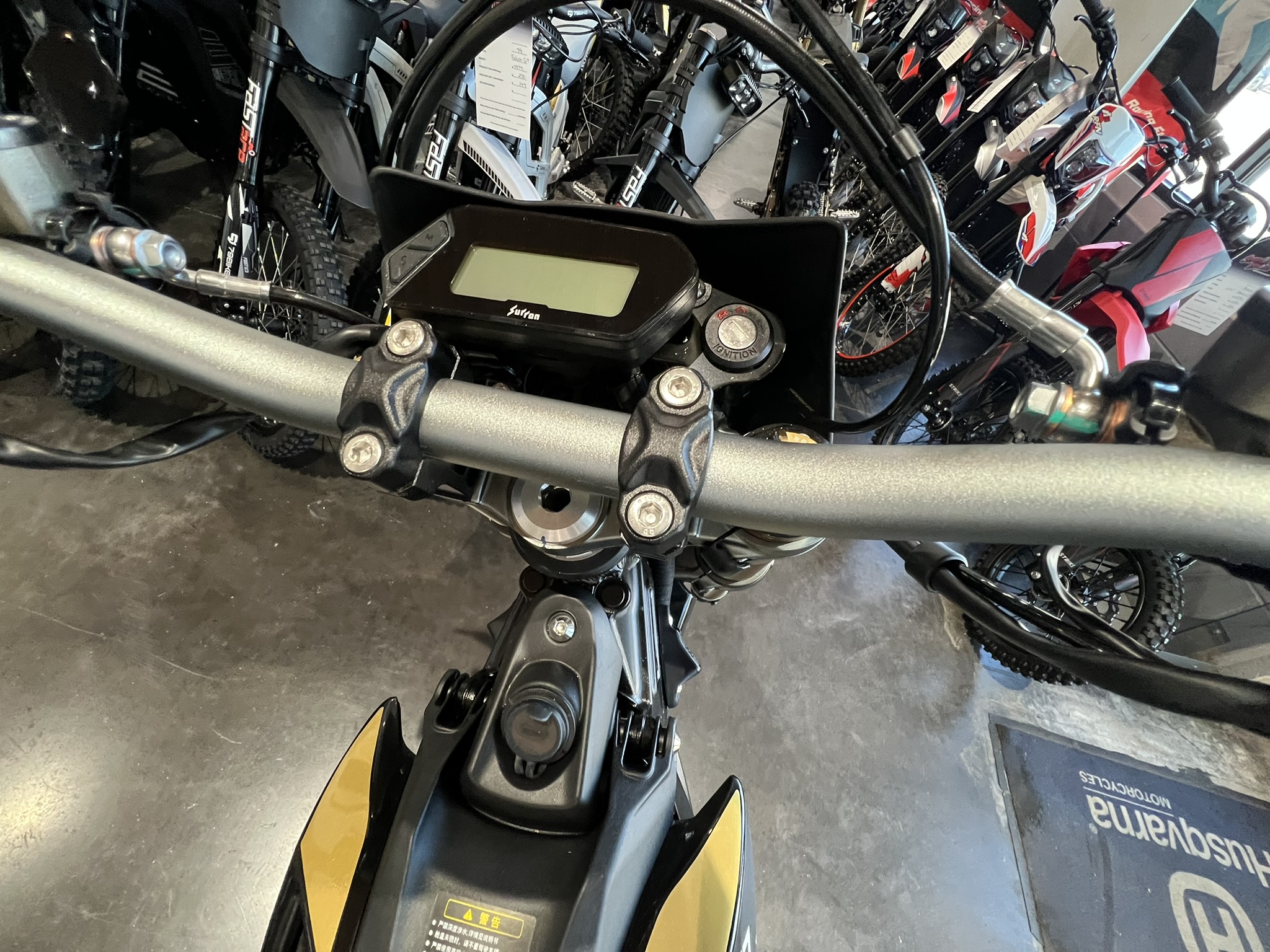 2025 surron ultra bee black display screeen