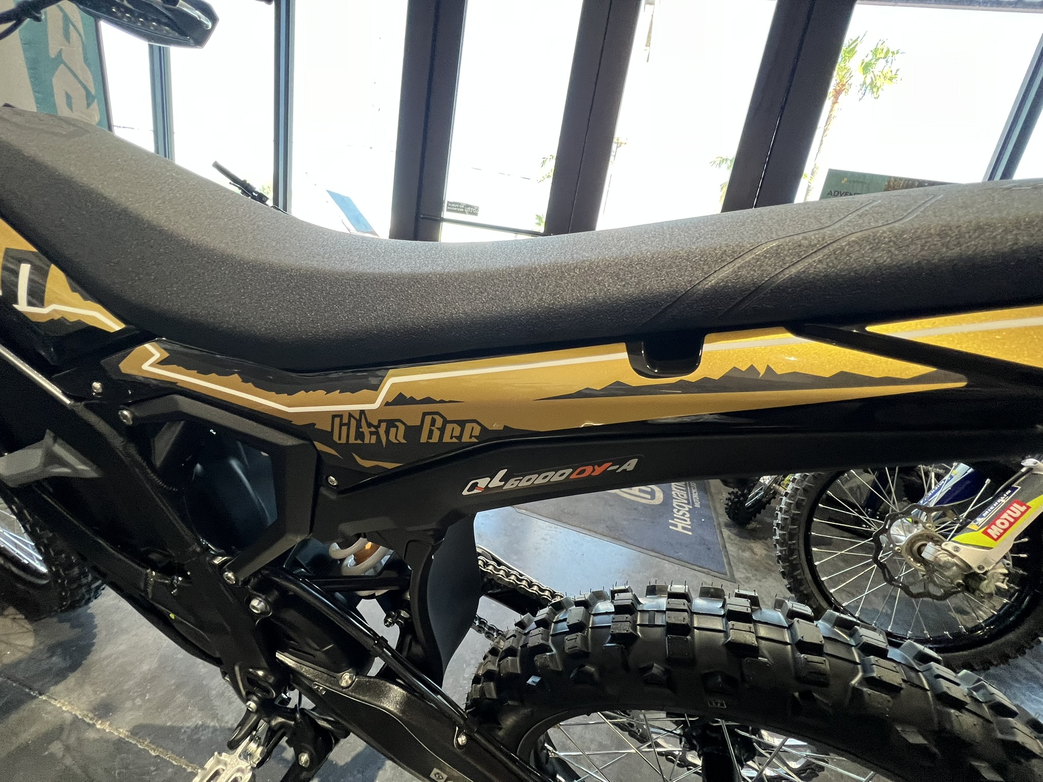 2025 surron ultra bee black seat