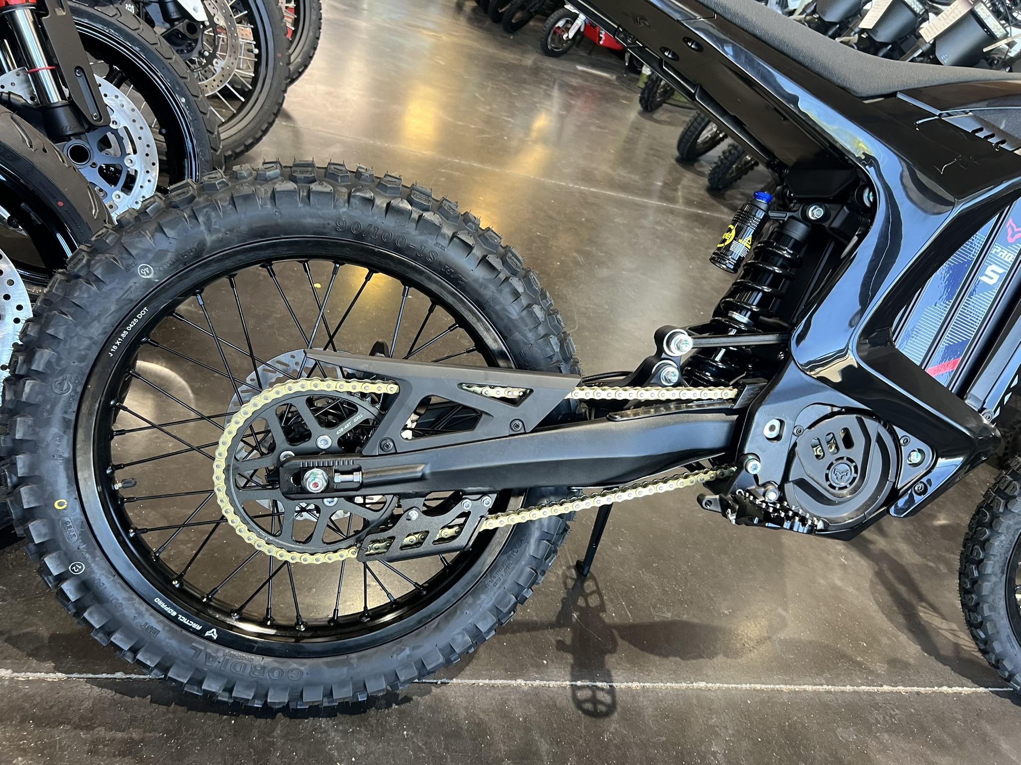 Artic Leopard xe s pro left side rear wheel and tire