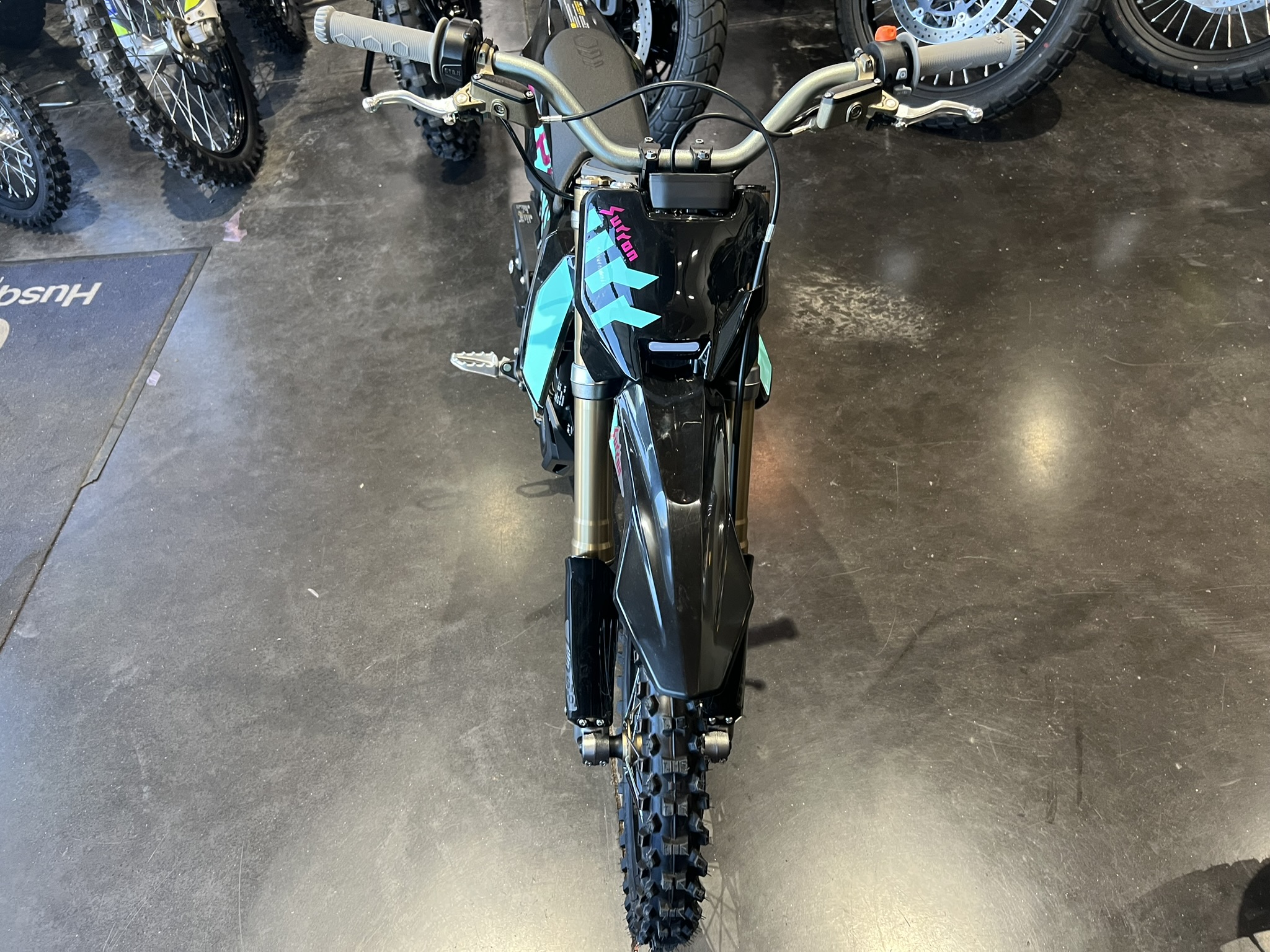 blue surron hyper bee front end