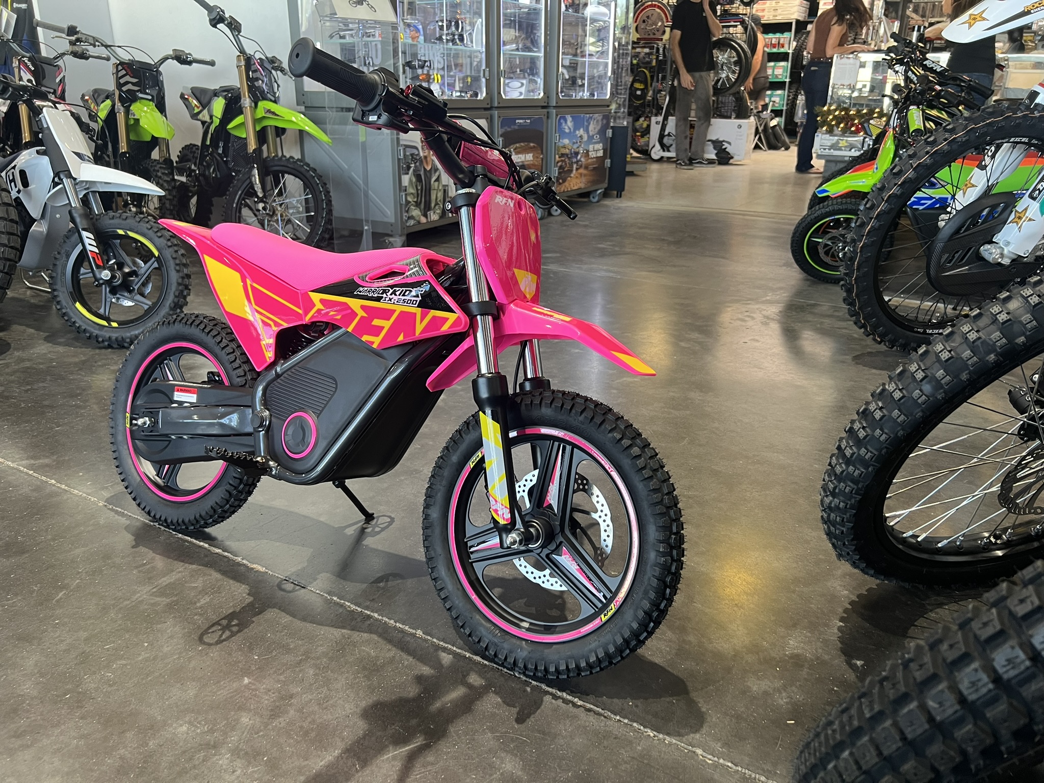 RFN WARRIOR SX-E500 PINK FRONT VIEW