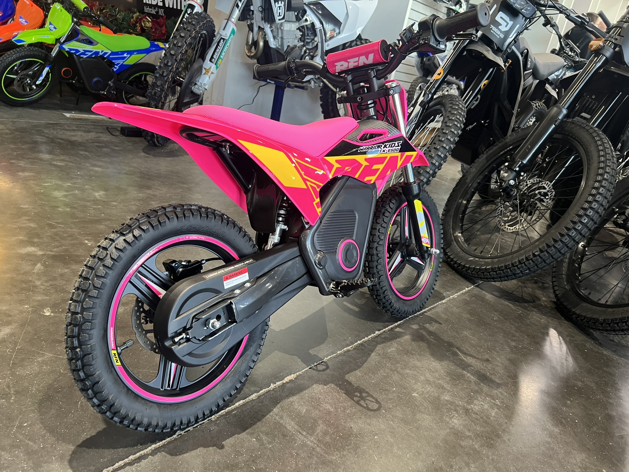 RFN WARRIOR SX-E500 PINK BACK SIDE VIEW