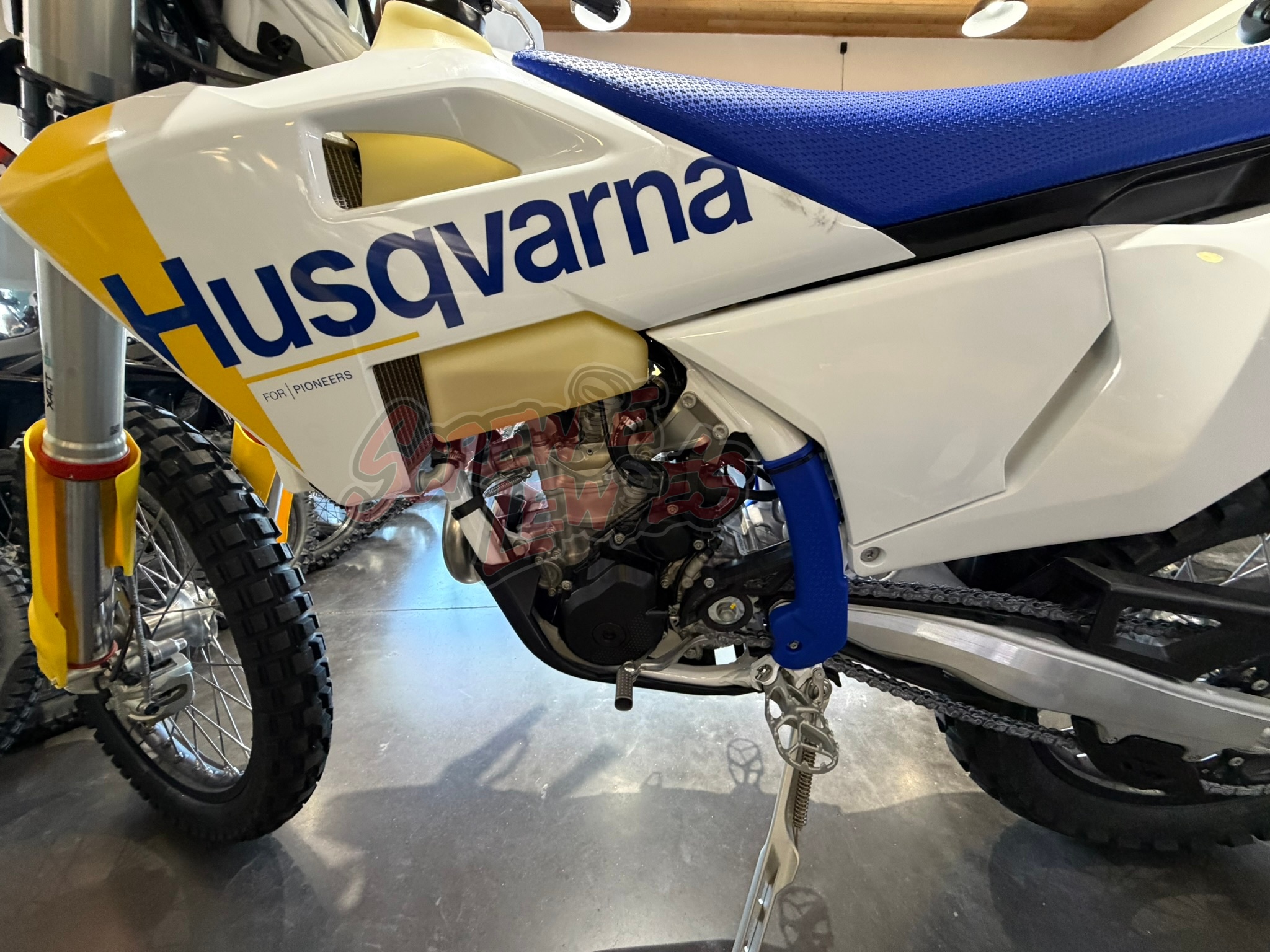 2027 Husqvarna FE 350s 4-Stroke - Image 9