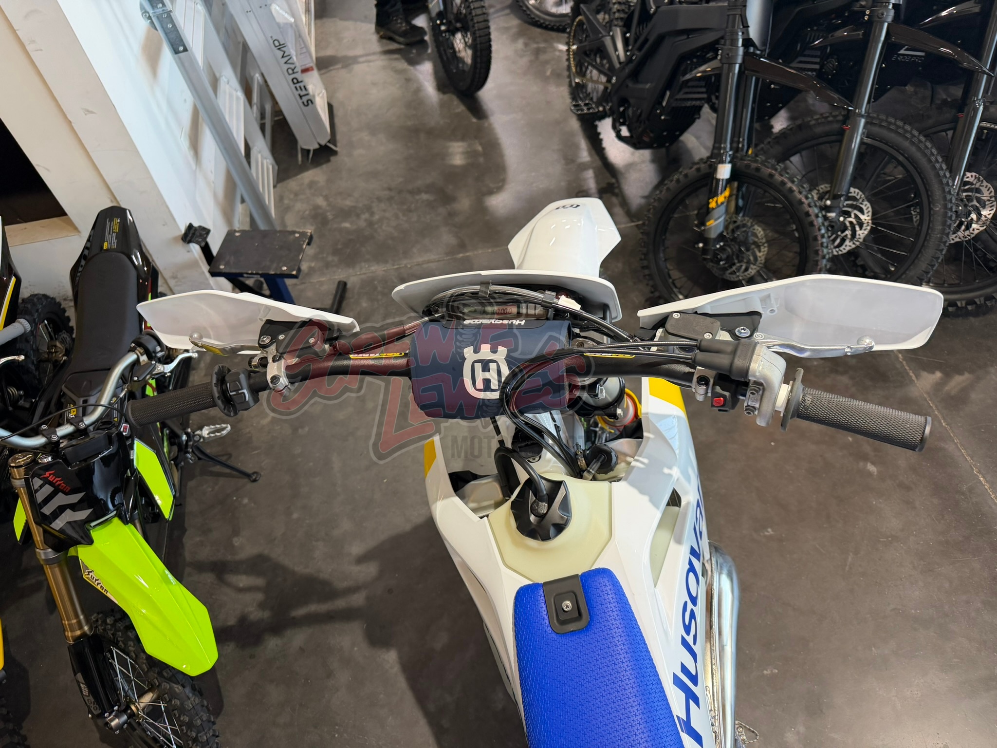 2027 Husqvarna TE 300 2-Stroke - Image 8