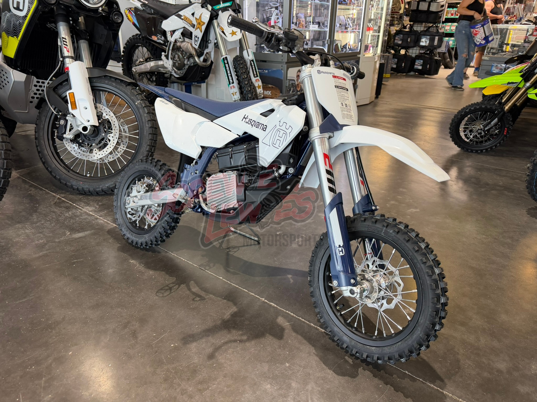 2027 Husqvarna EE 5 - Image 2