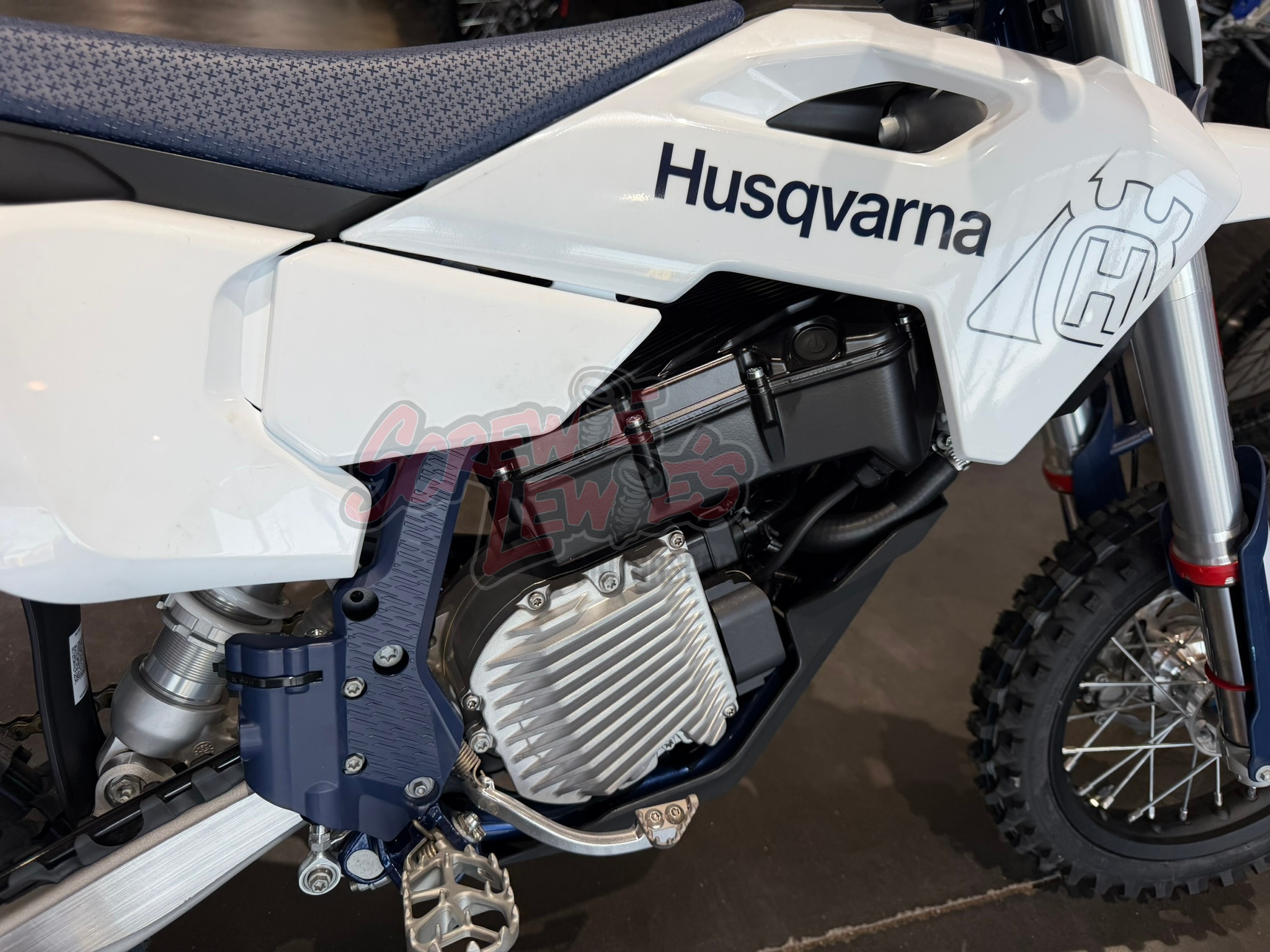 2027 Husqvarna EE 5 - Image 4
