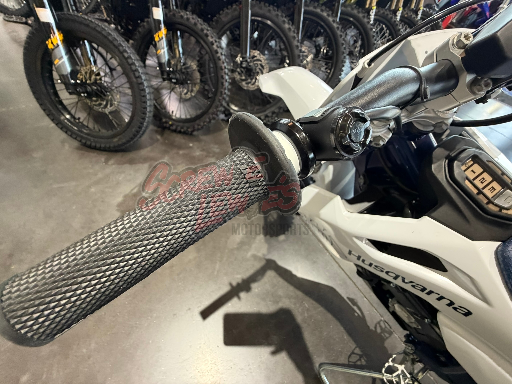 2027 Husqvarna EE 5 - Image 10