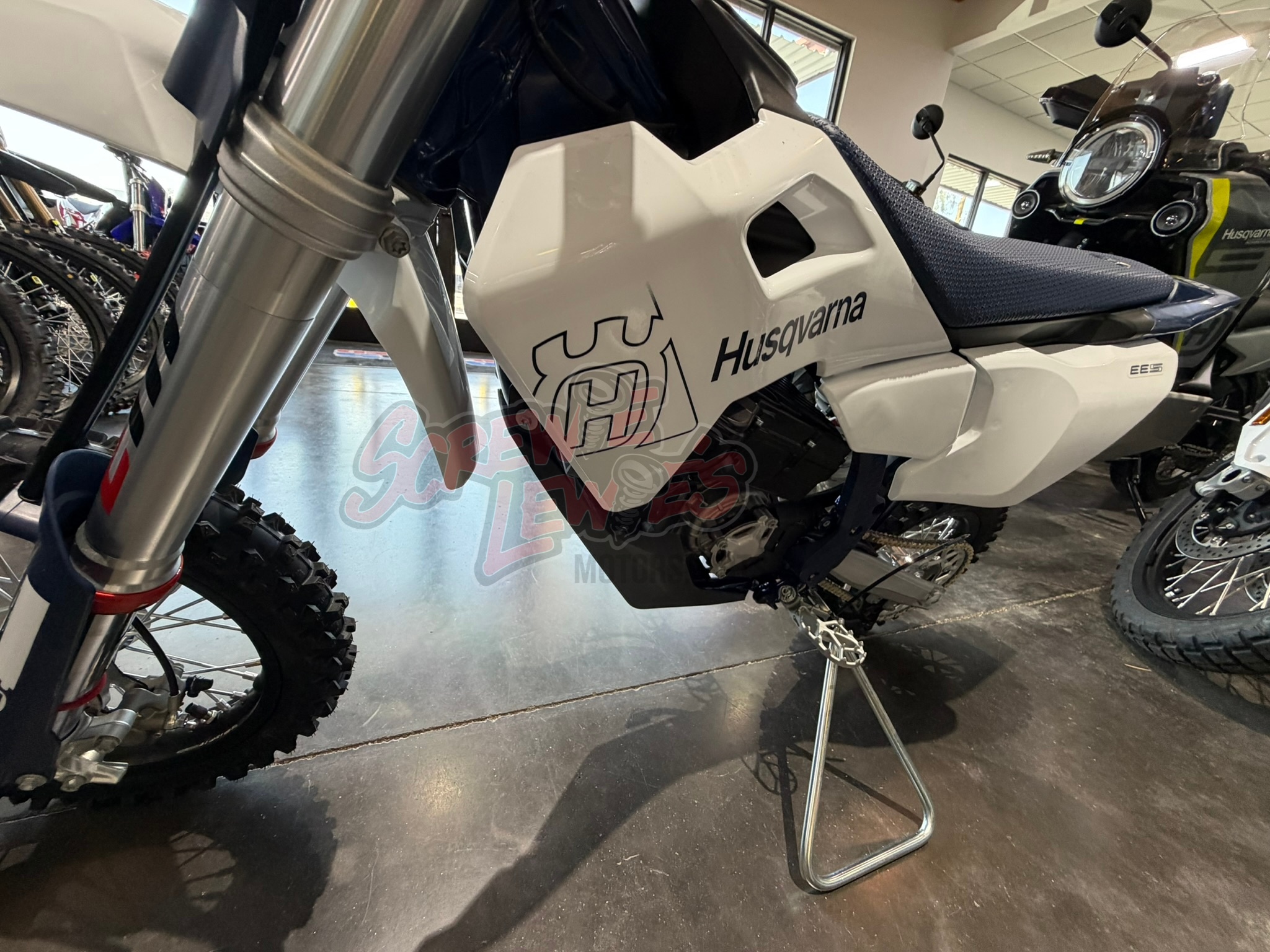 2027 Husqvarna EE 5 - Image 12