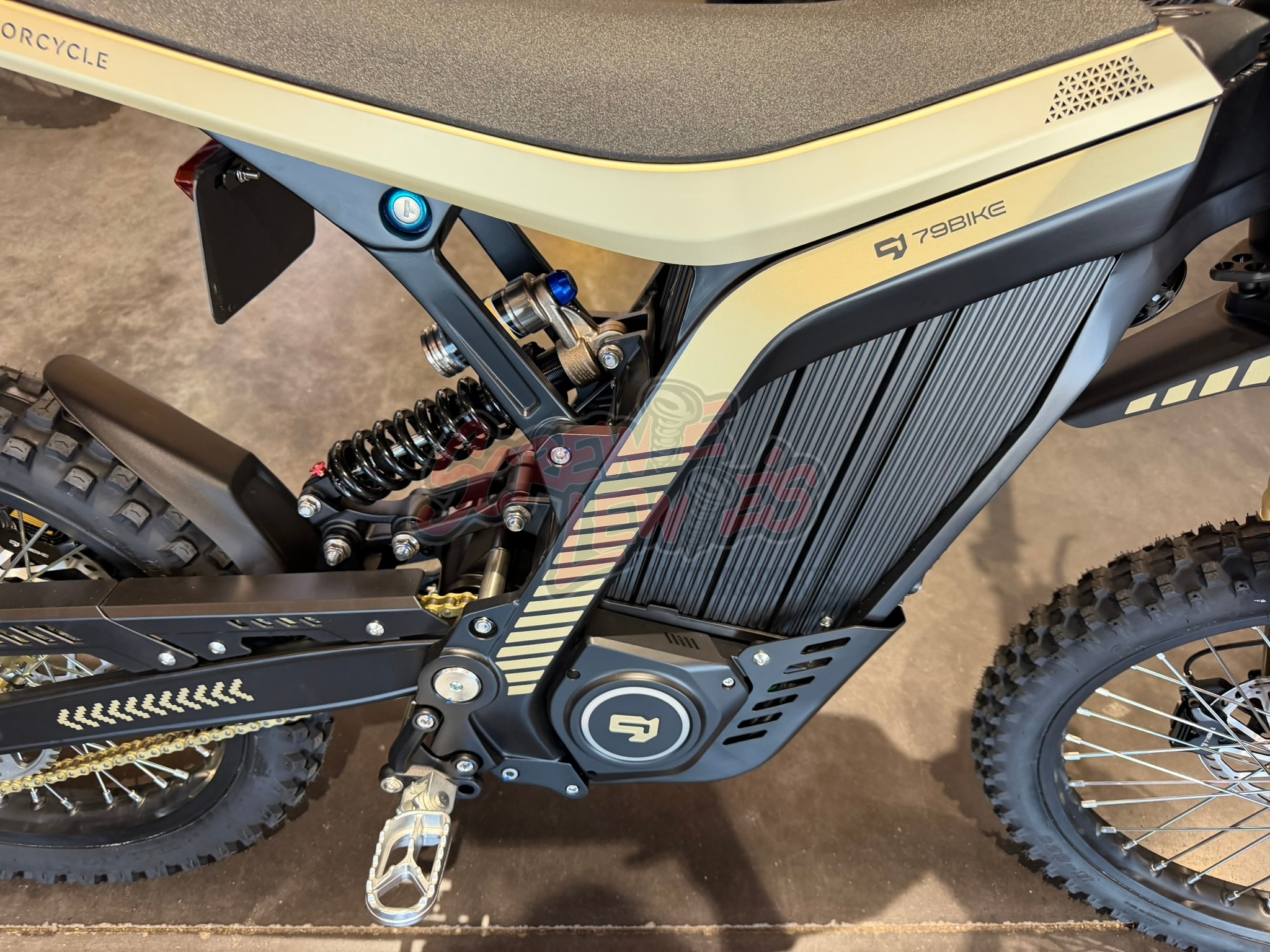 79Bike Lynx Black & Gold - Image 5
