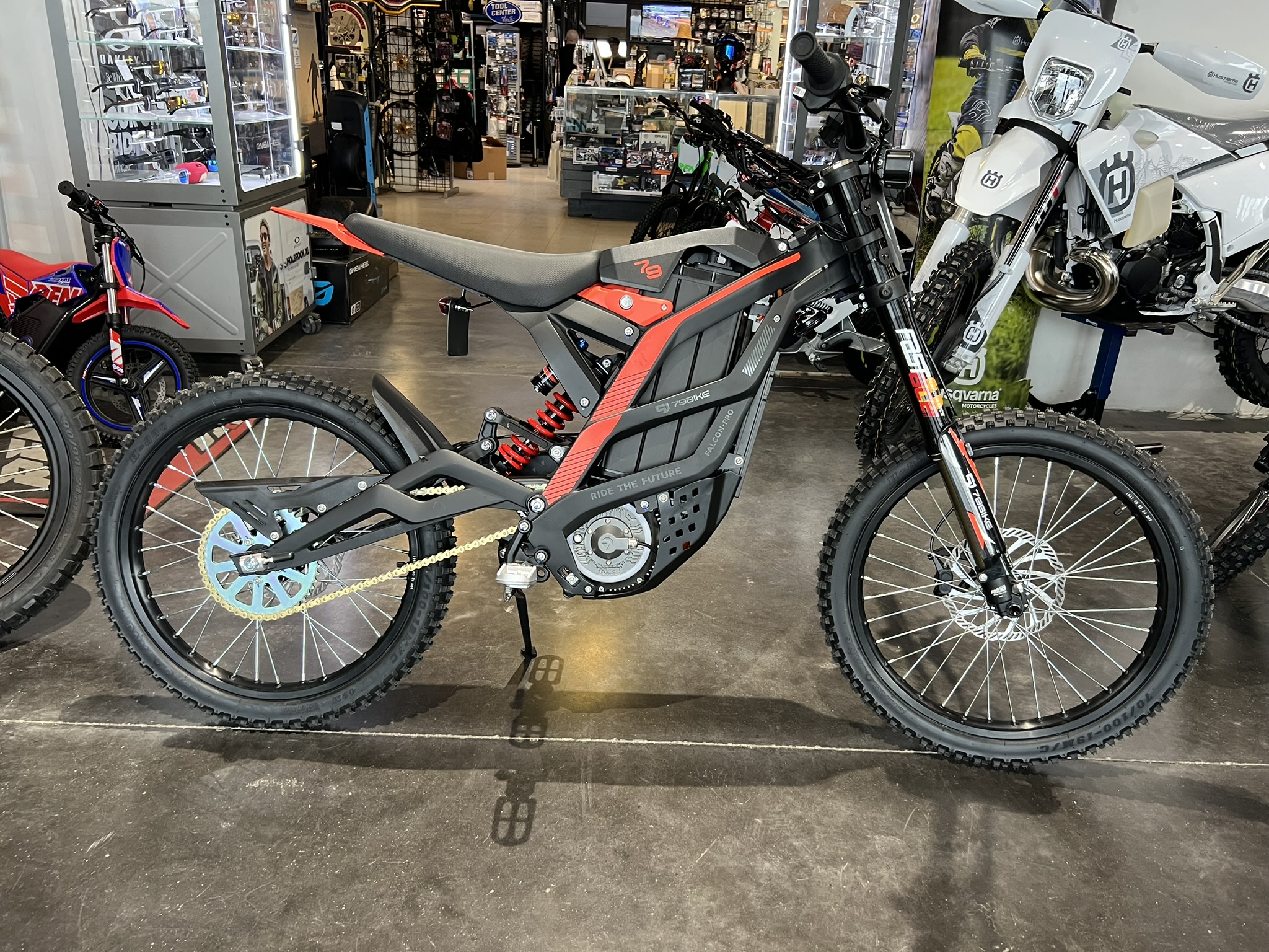 79Bike Falcon Pro - Red