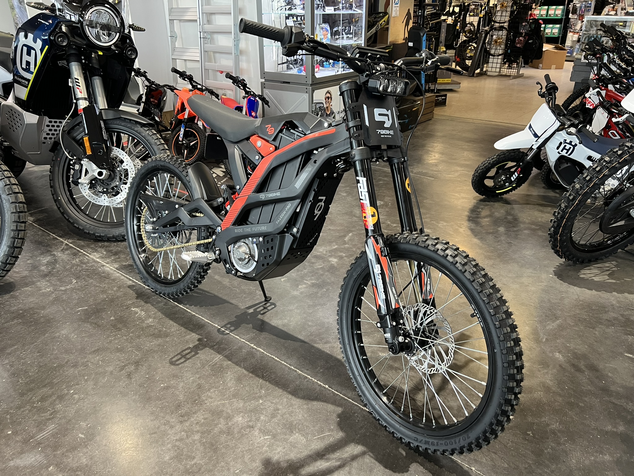 79Bike Falcon Pro - Red - Image 2
