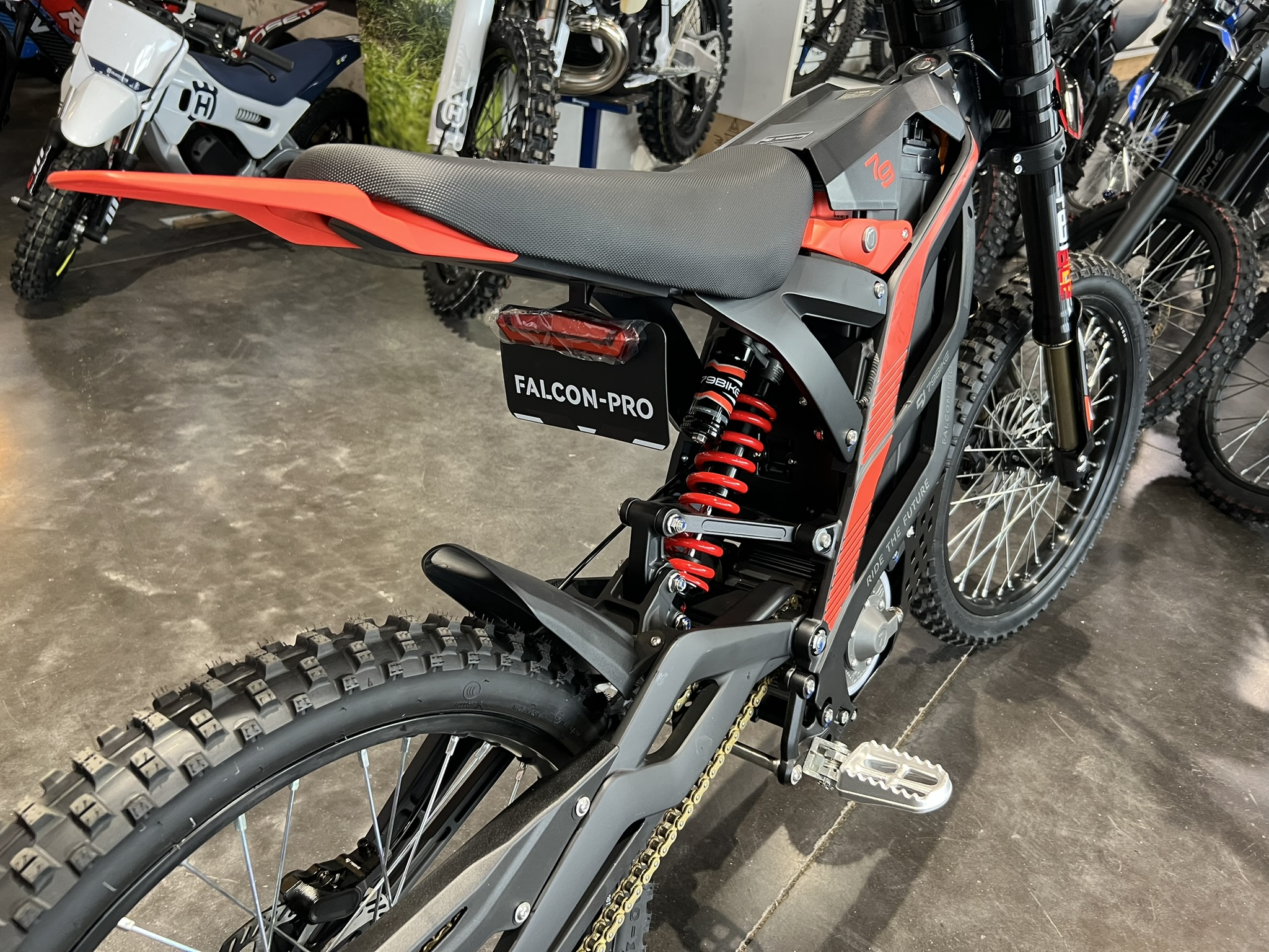 79Bike Falcon Pro - Red - Image 6