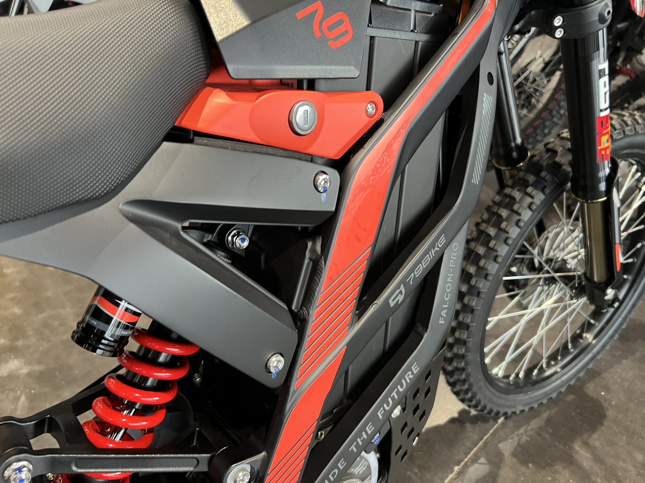 79Bike Falcon Pro - Red - Image 7