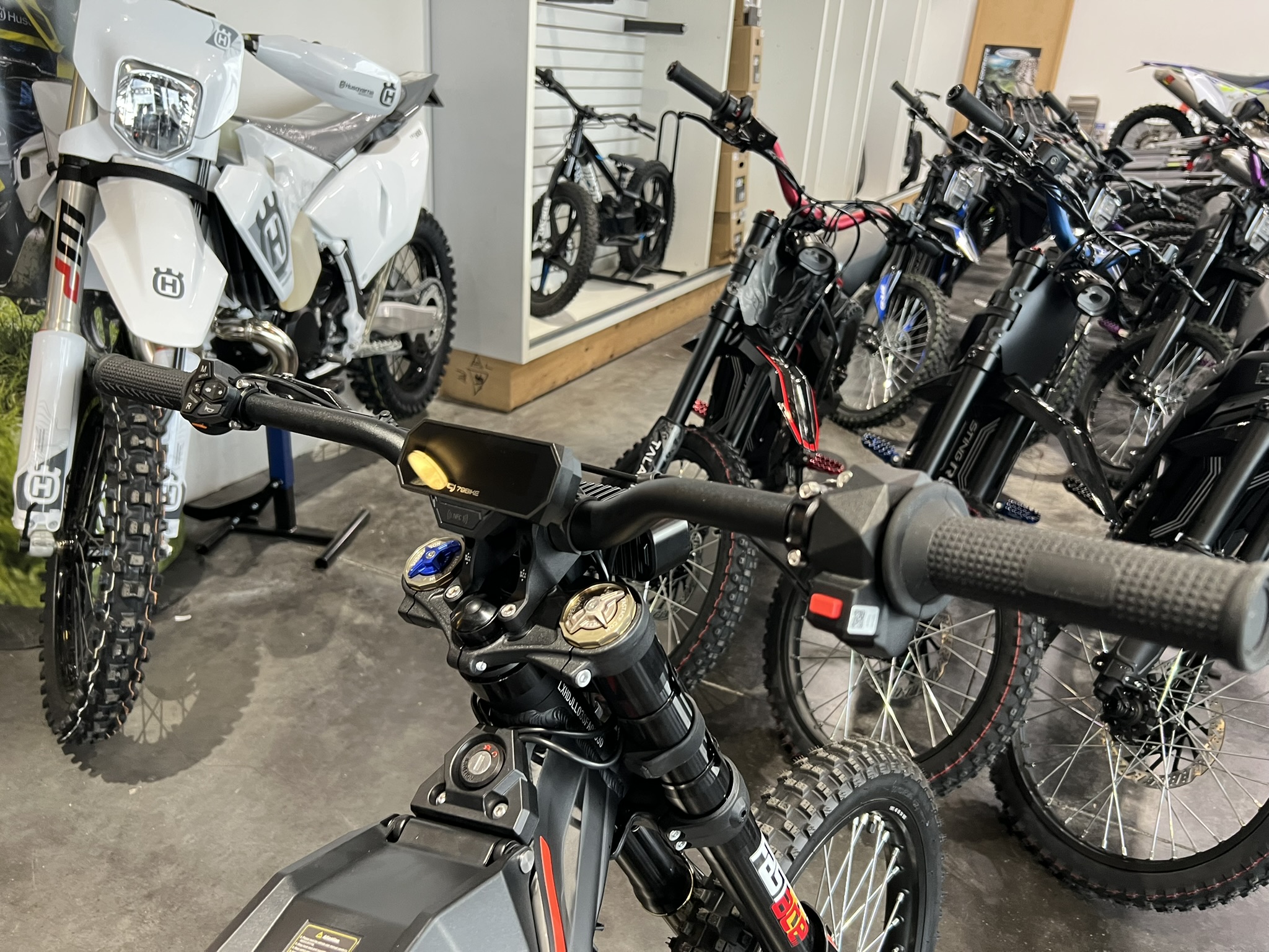 79Bike Falcon Pro - Red - Image 9
