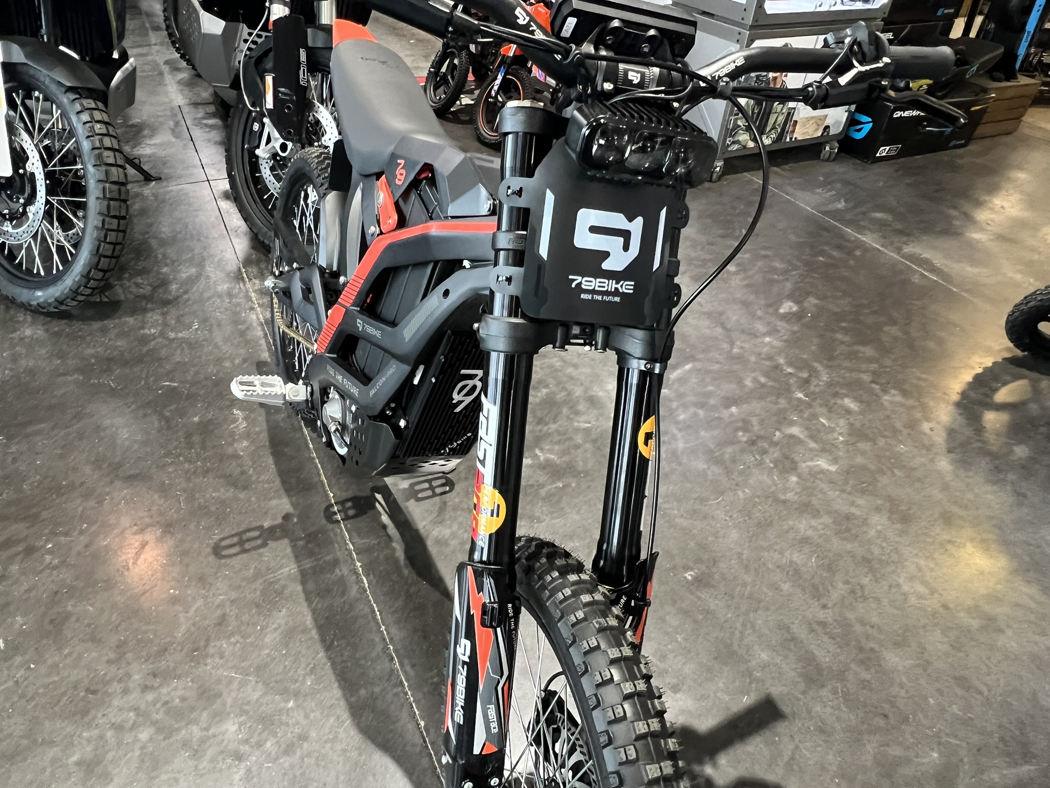 79Bike Falcon Pro - Red - Image 13