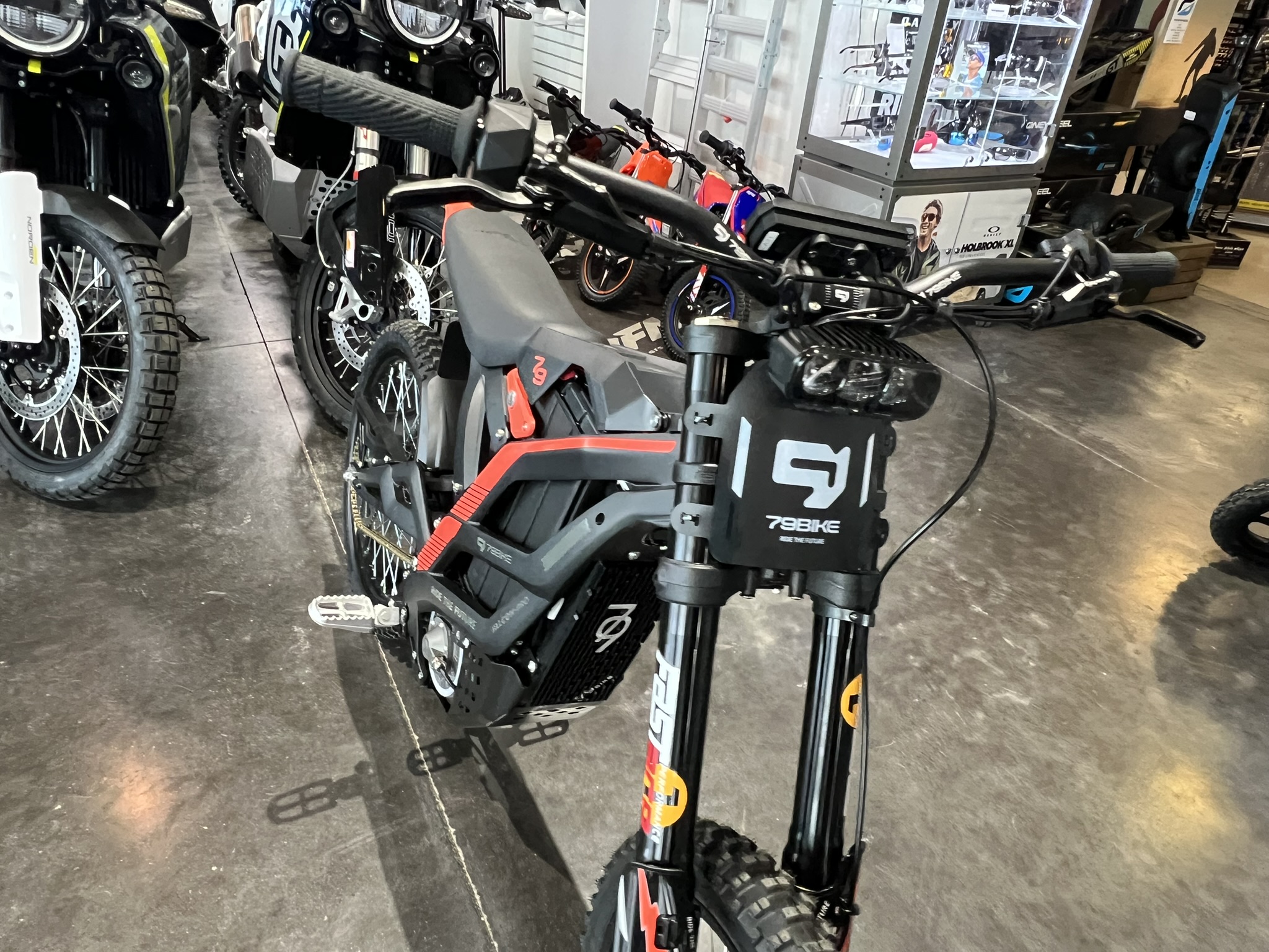 79Bike Falcon Pro - Red - Image 14