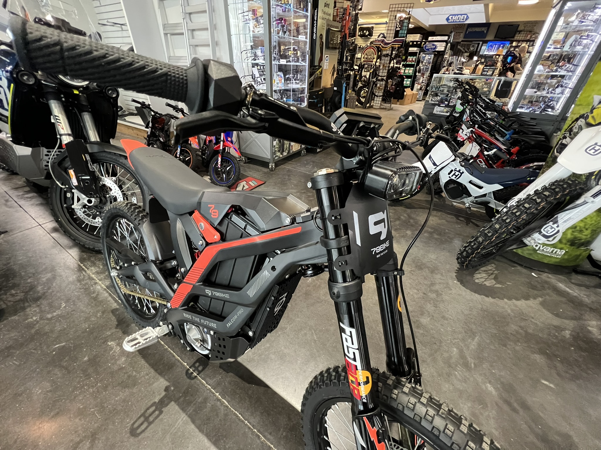 79Bike Falcon Pro - Red - Image 17