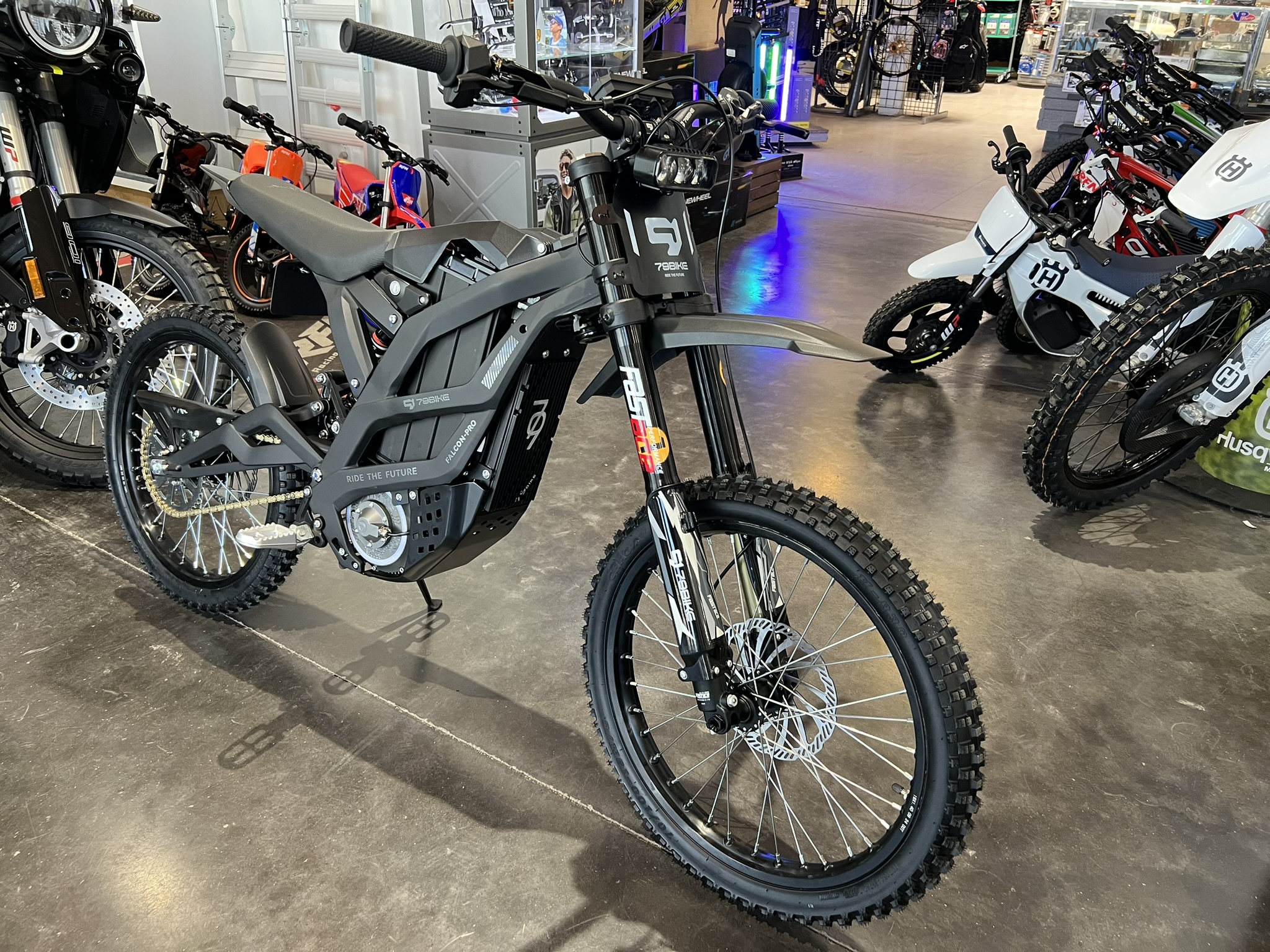 79Bike Falcon Pro - Black - Image 2