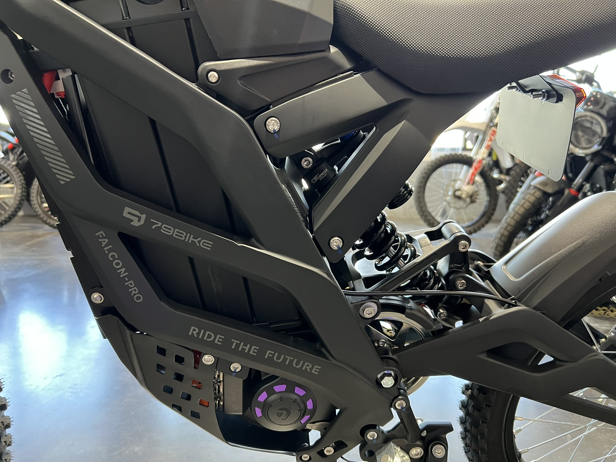 79Bike Falcon Pro - Black - Image 4