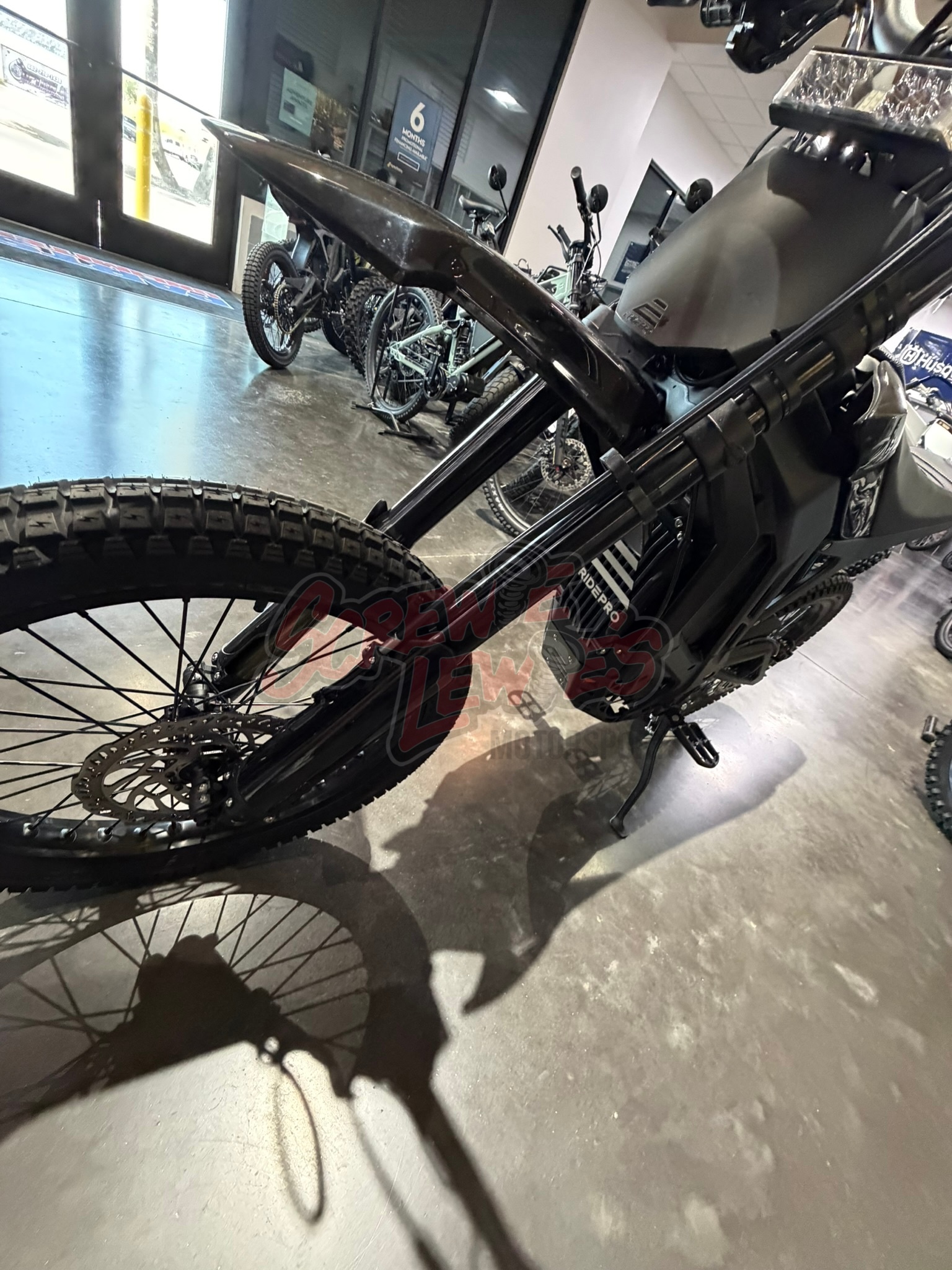 2027 E Ride Pro 3.0 Long Seat - Image 11