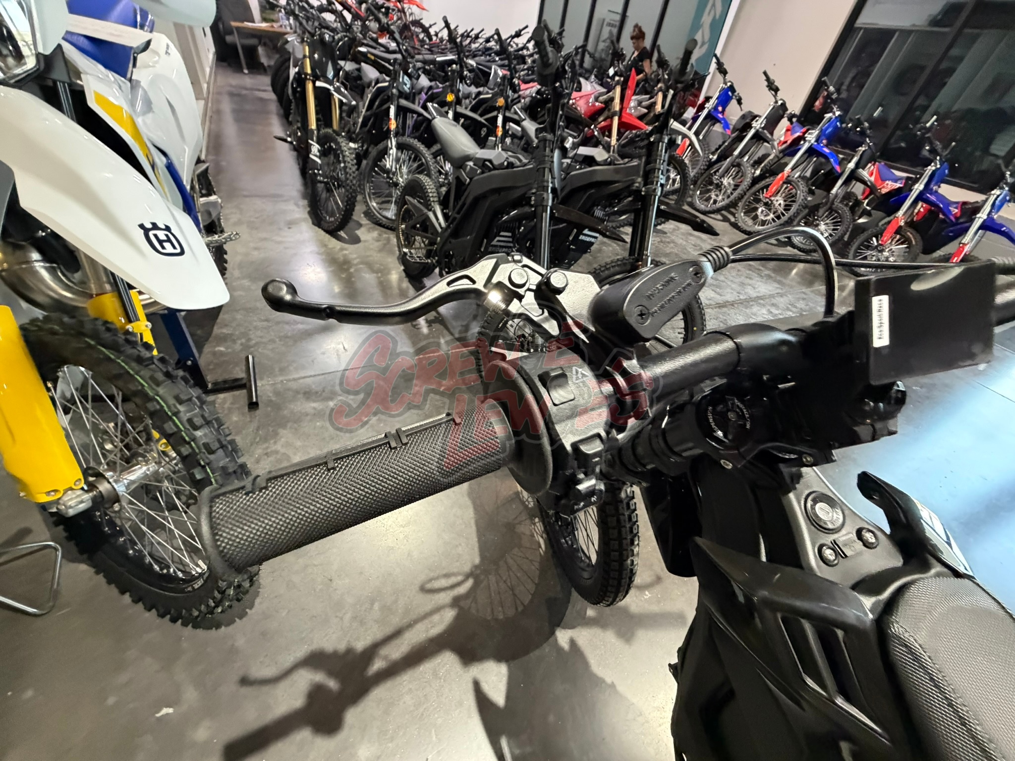 2027 E Ride Pro 3.0 Long Seat - Image 13