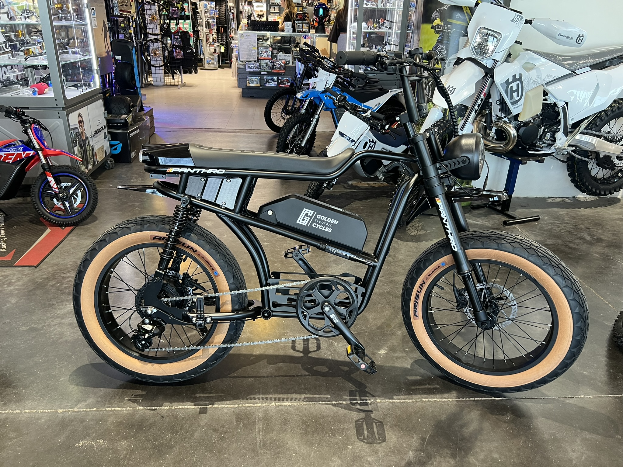 Golden Cycles Panthro - Black