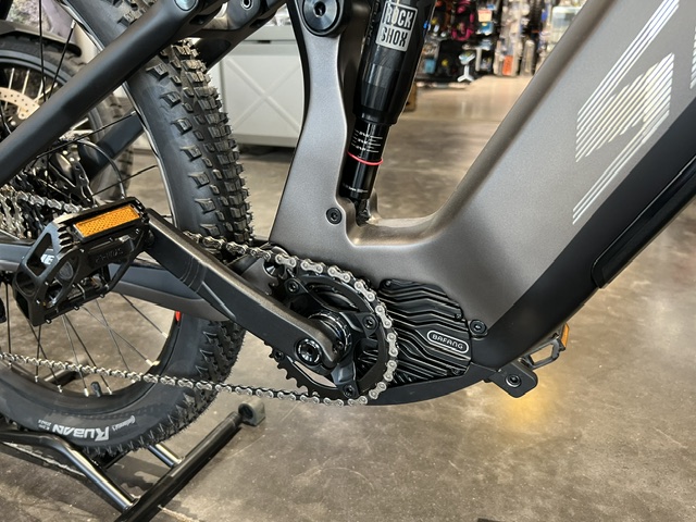 Showroom chain and pedals sava black on black help8.0