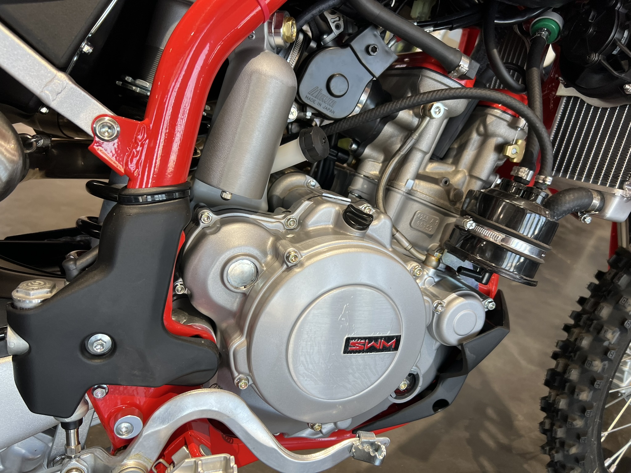 2024 SWM rs 300r engine view