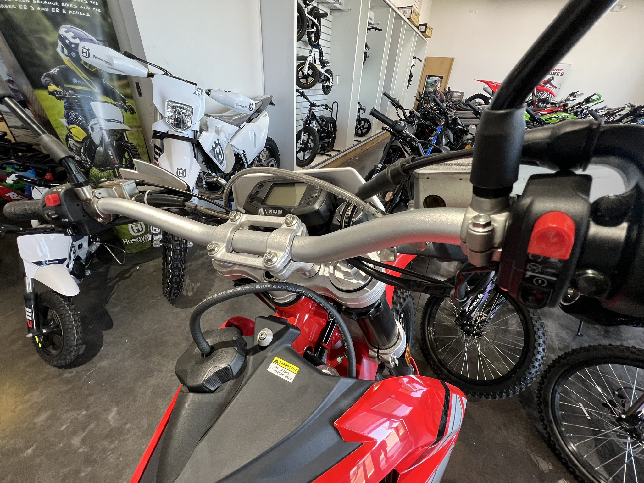 2024 SWM rs 300r display