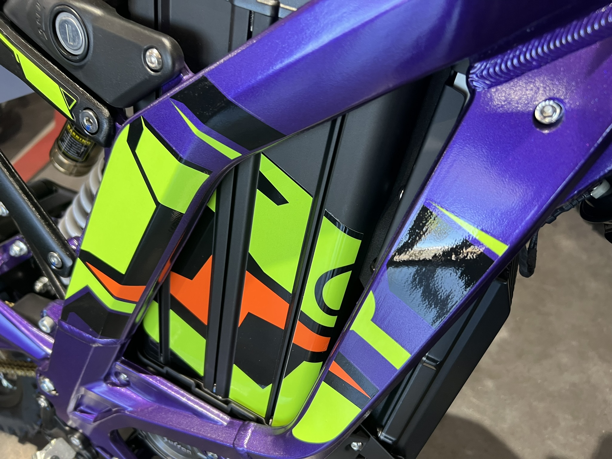 25 surron lbx purple graphics