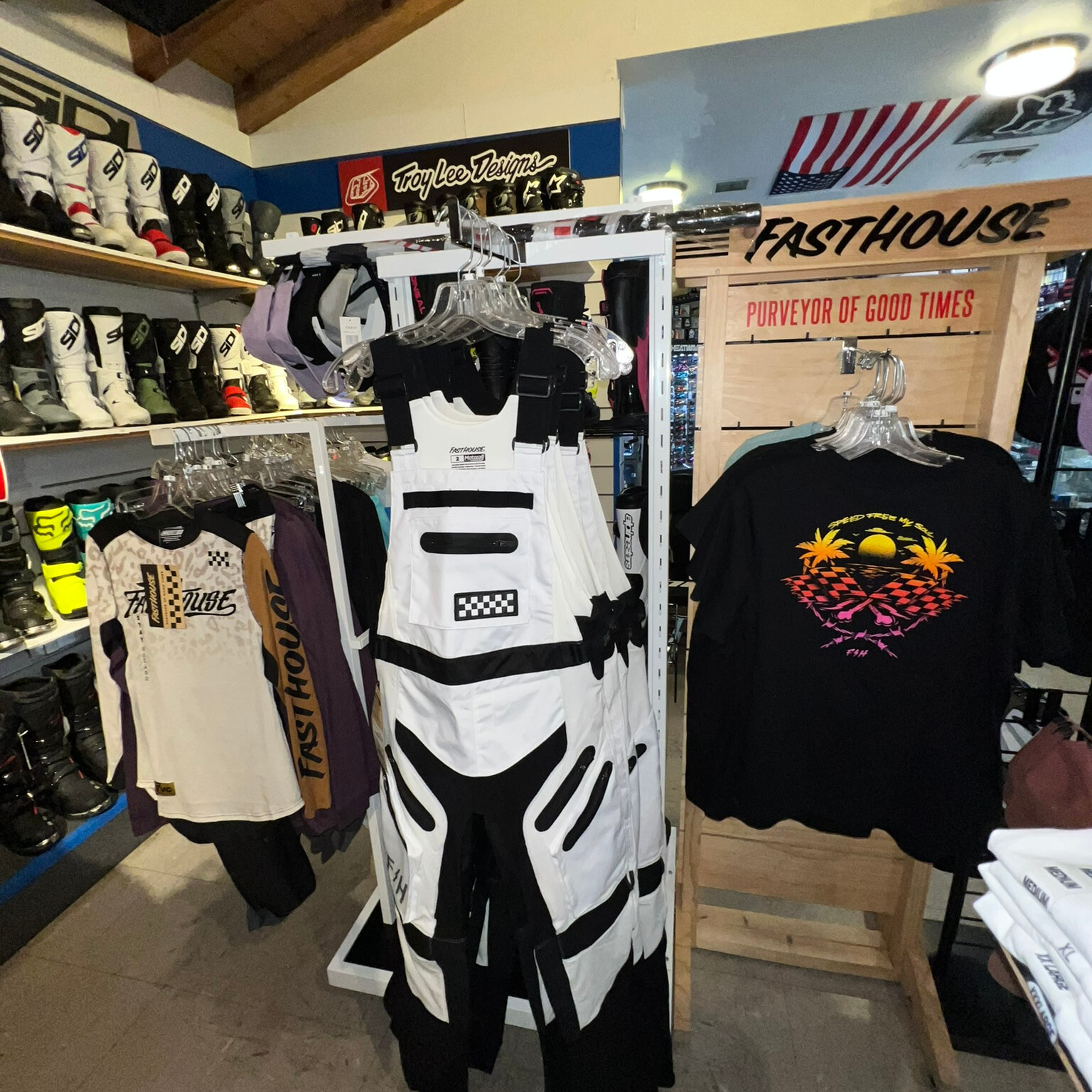 apparel_wmns_2025 Store