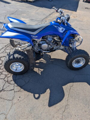 Yamaha yfz 450 right side profile view