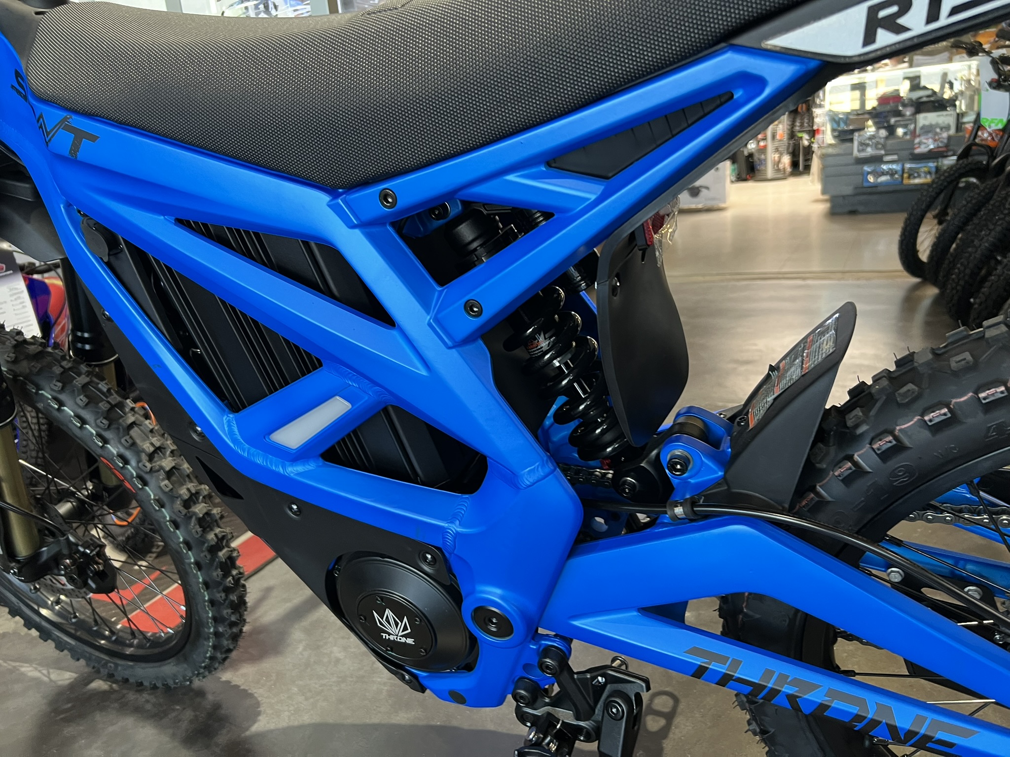Throne Srpnt midnight blue graphics and paint