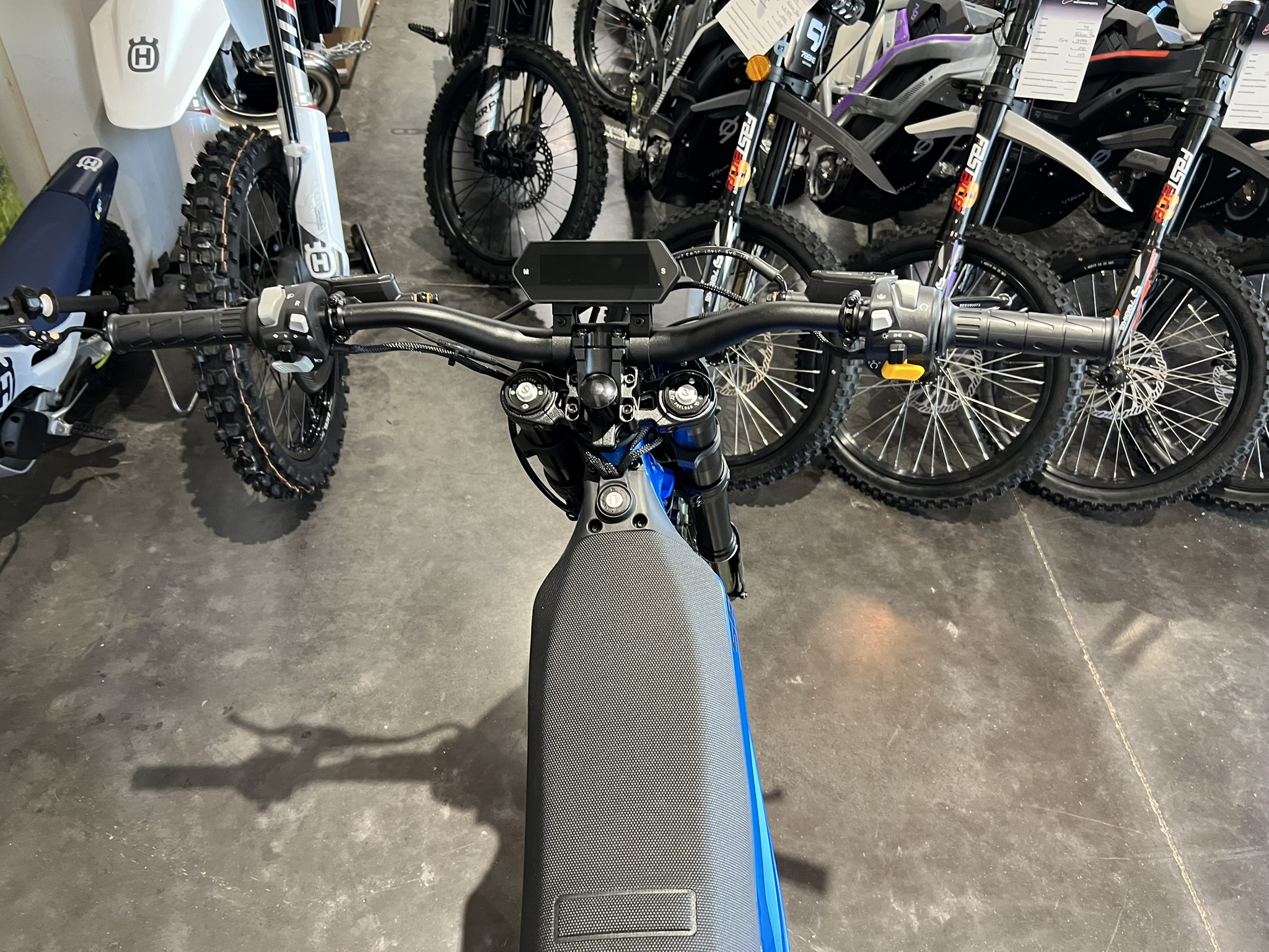 Throne Srpnt midnight blue handle bars