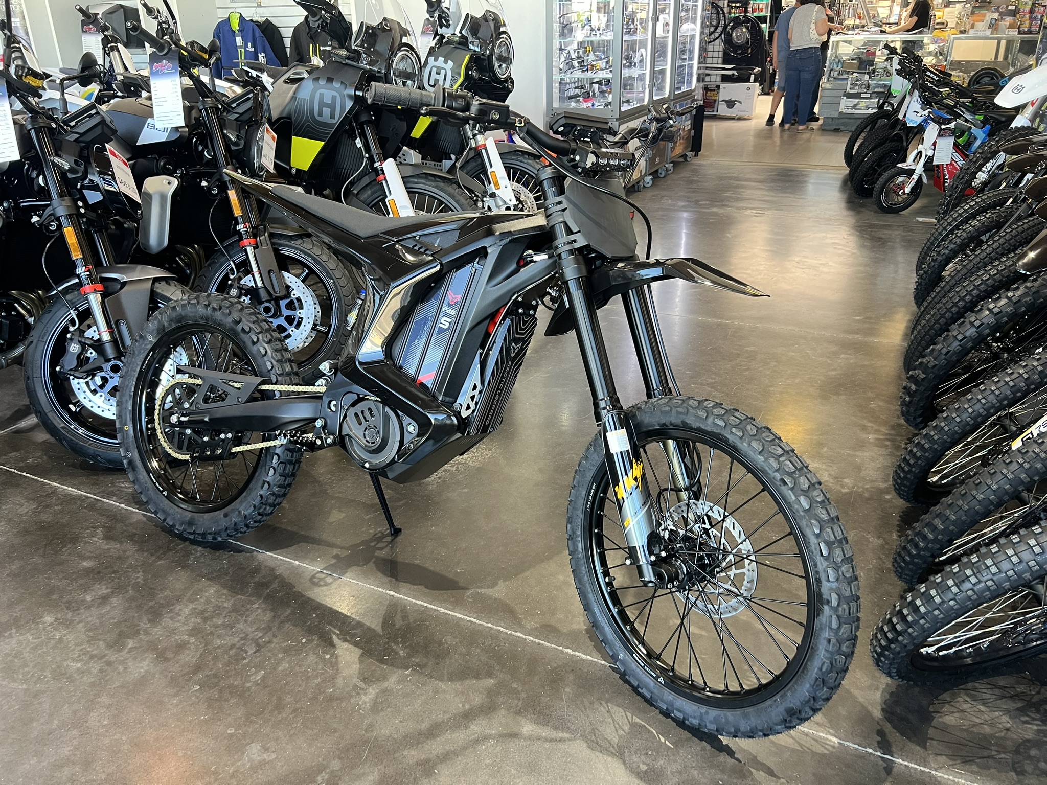 Arctic Leopard XE Pro S - Screwie Lewie's Motorsports