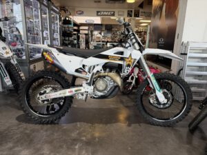 2024.5 Husqvarna fc 450 factory edition Rockstar side profile