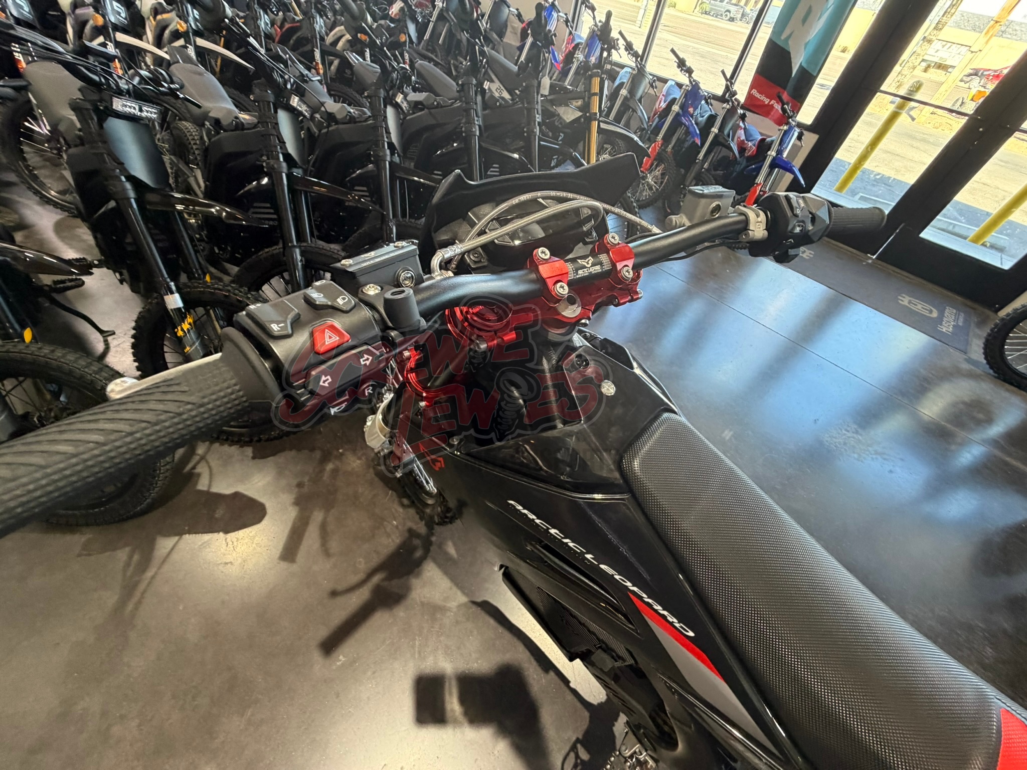 Arctic Leopard EXE 880 Enduro Black - Image 12