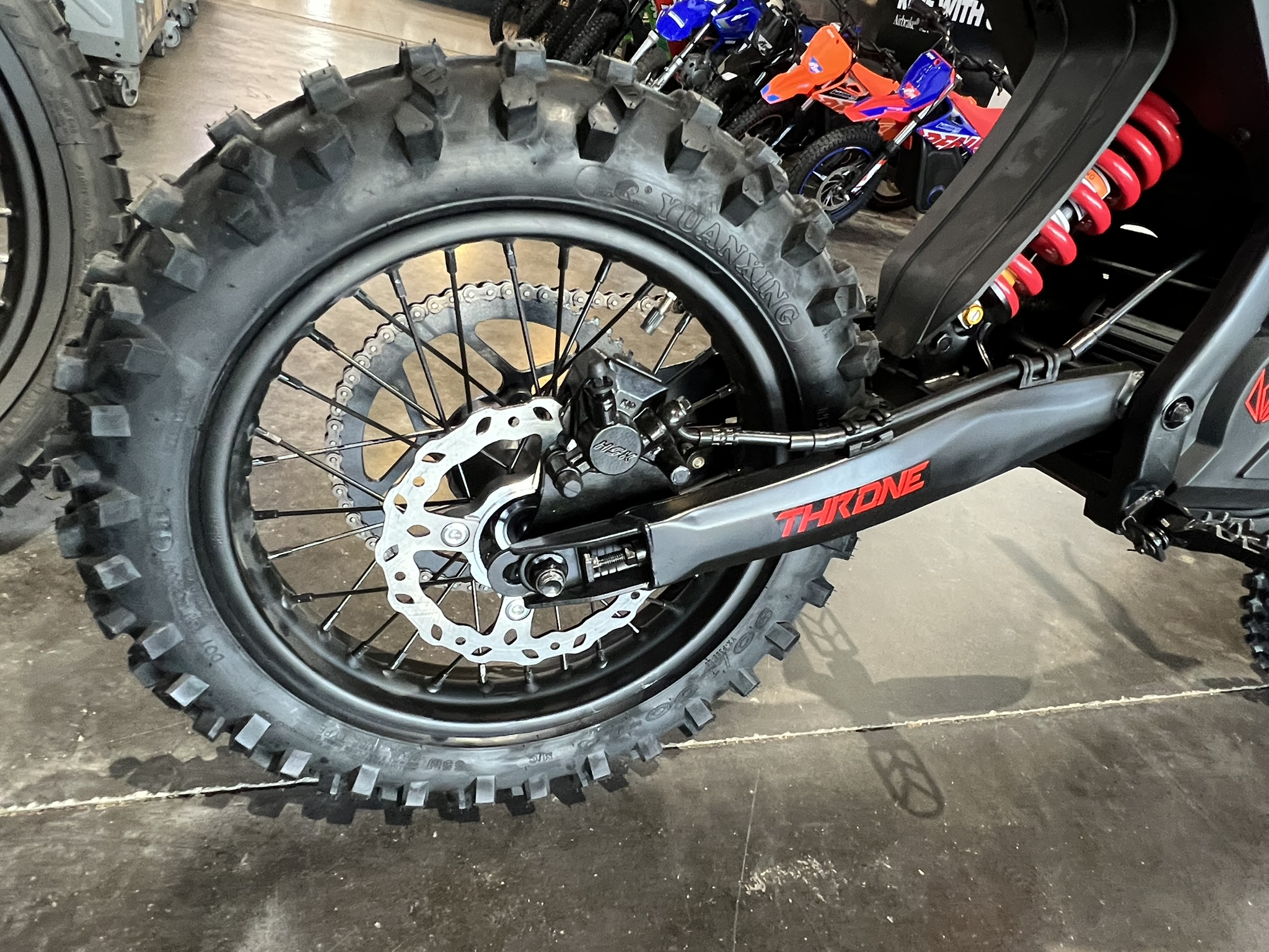 25 red strike shadow 60v back tire