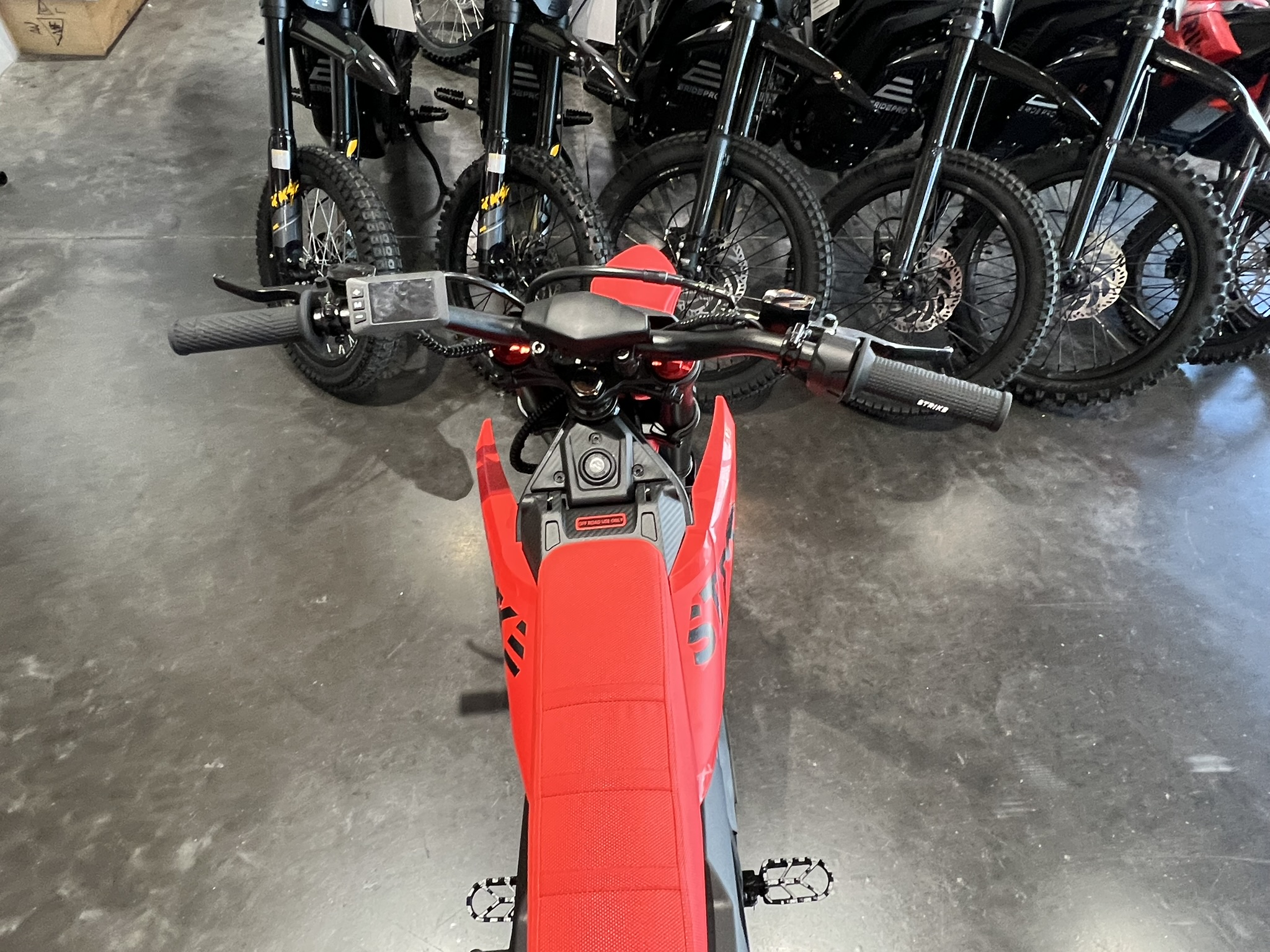 25 red strike shadow 60v handle bars