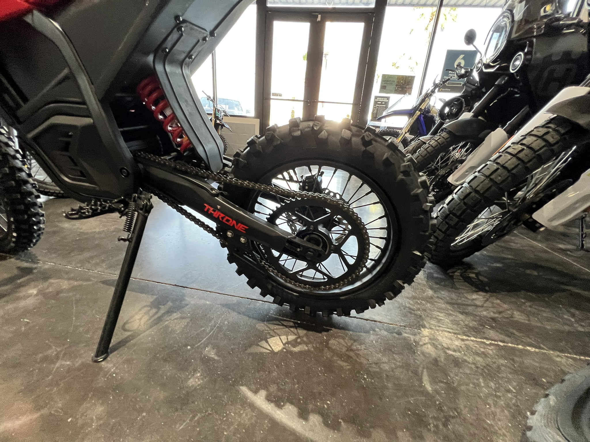 25 red strike shadow 60v chain