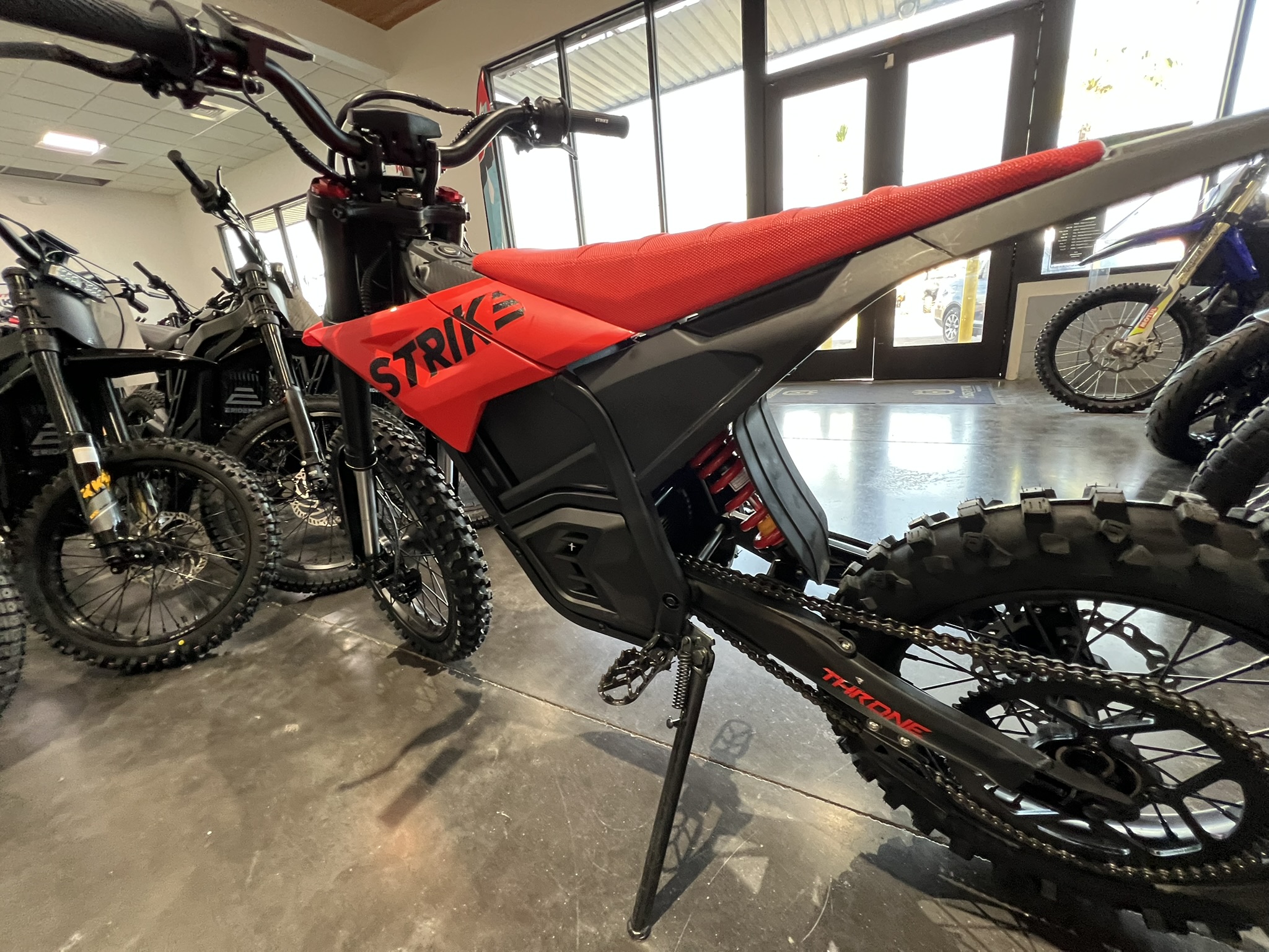 25 red strike shadow 60v kick stand