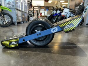 onewheel classic xr side profile view with grip handle