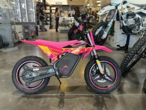 RFN WARRIOR SX-E500 PINK SIDE VIEW