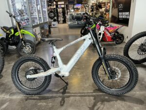 RXF EVO 18IN SILVER FRONT SIDE PROFILE