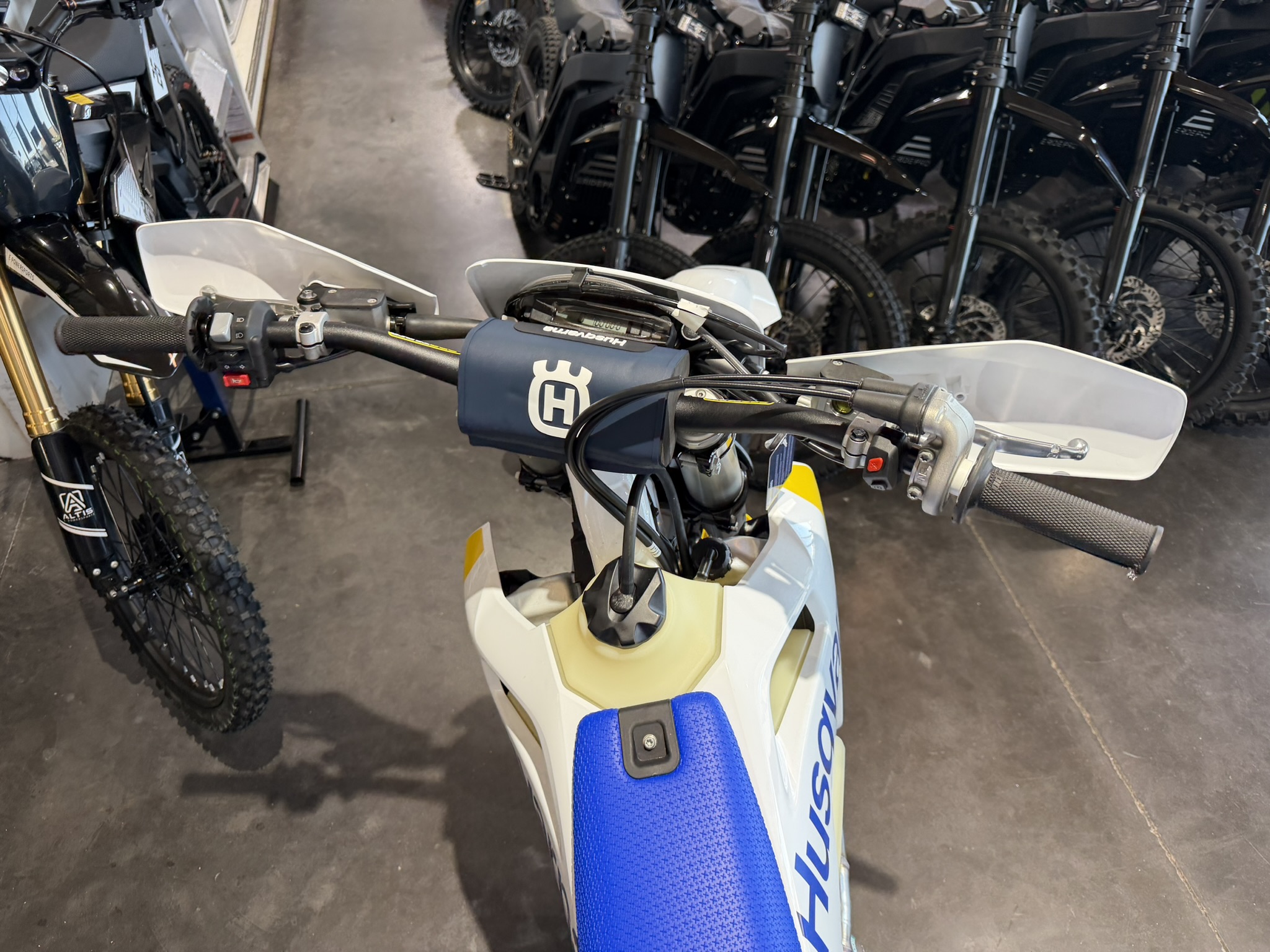 2027 Husqvarna FE 350s 4-Stroke - Image 6