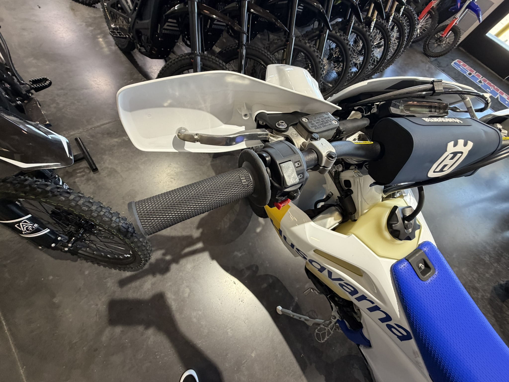 2027 Husqvarna FE 350s 4-Stroke - Image 10