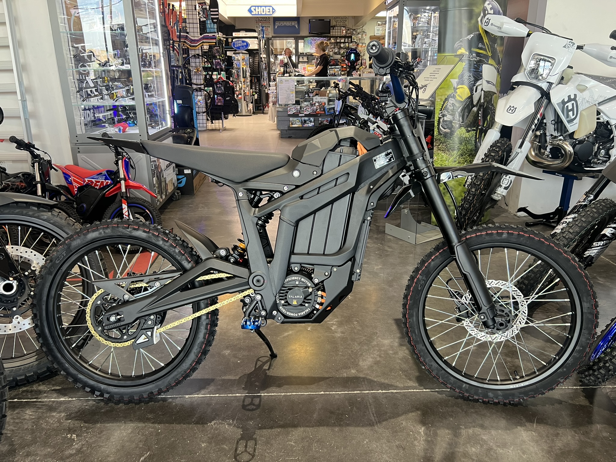 Talaria MX5 Sting Pro with Warp9 Bars and Pegs
