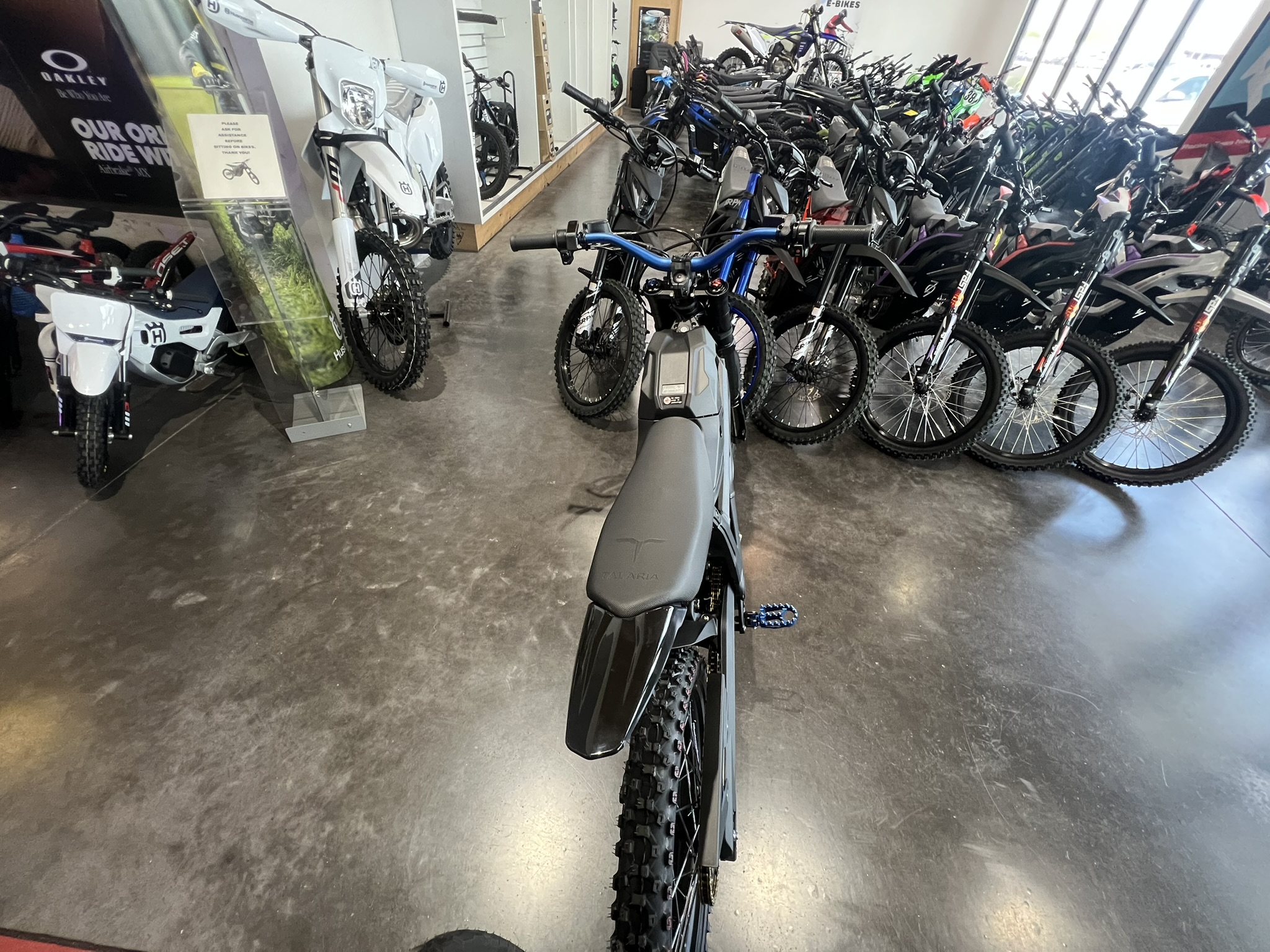 Talaria MX5 Sting Pro with Warp9 Bars and Pegs - Image 8