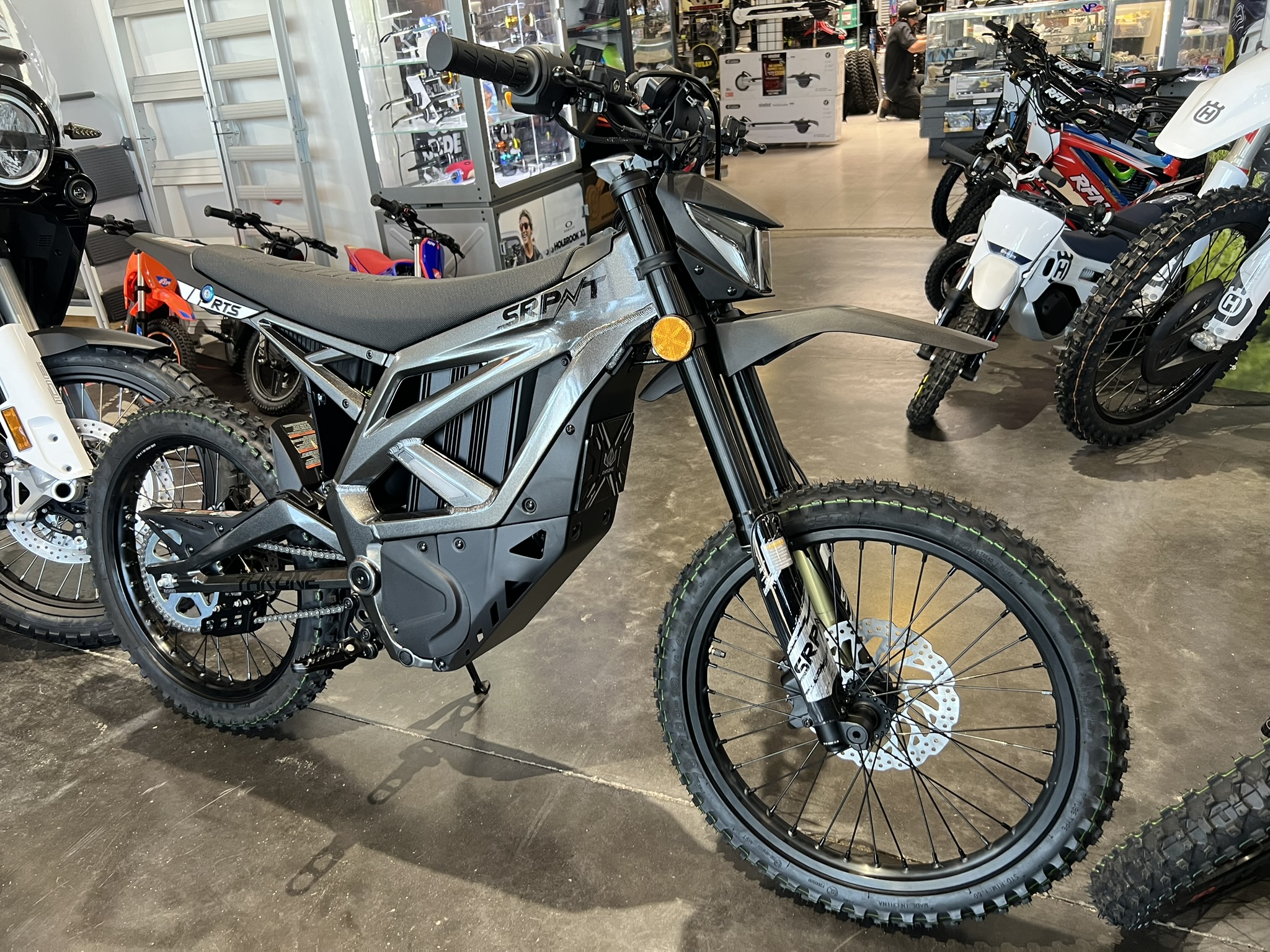 SRPNT X3 GREY FRONT SIDE PROFILE